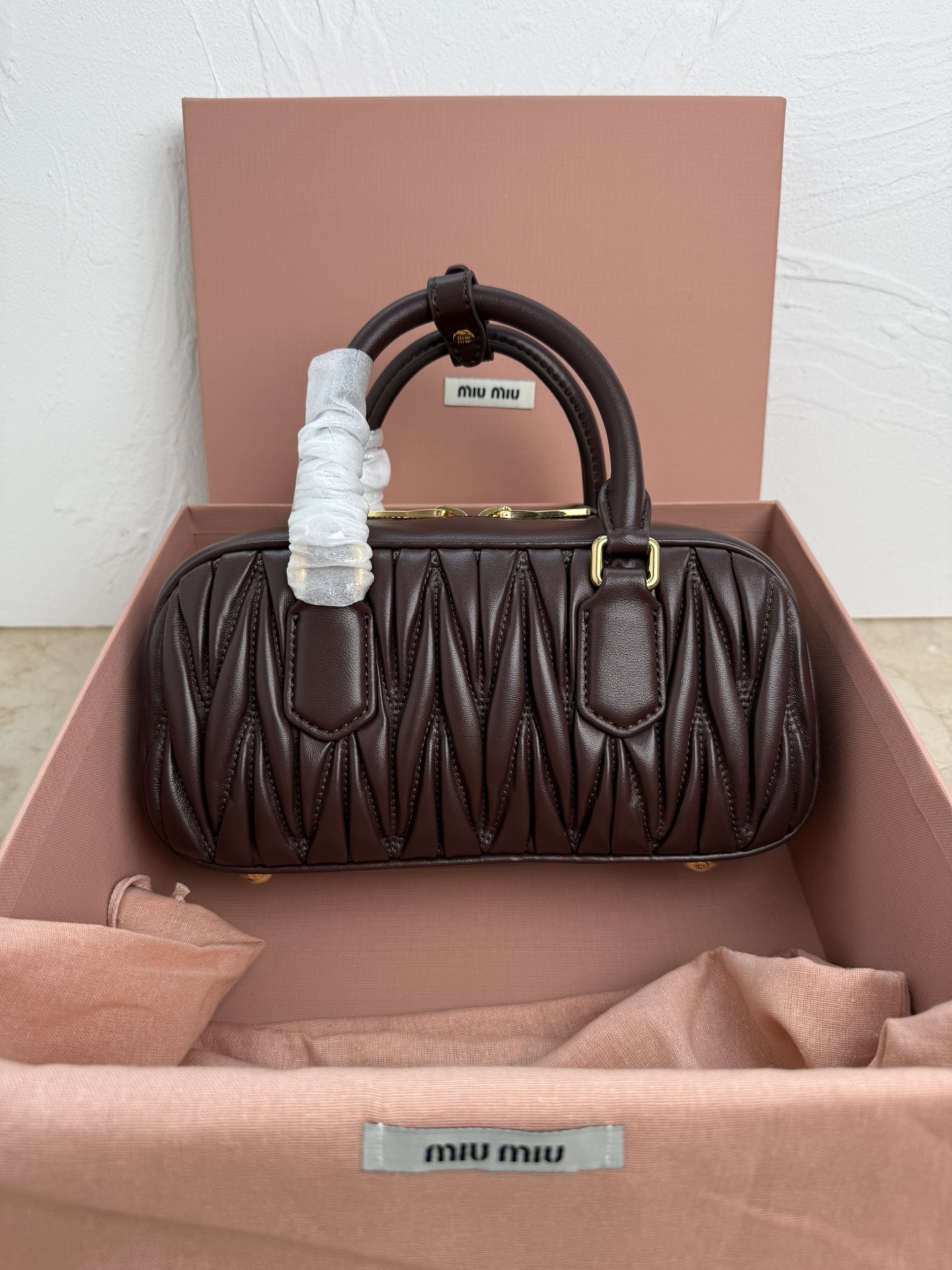 Miu Miu 5BB142 M家新款保龄球包包 官网主推 今年绝对爆 款式 进口小羊皮