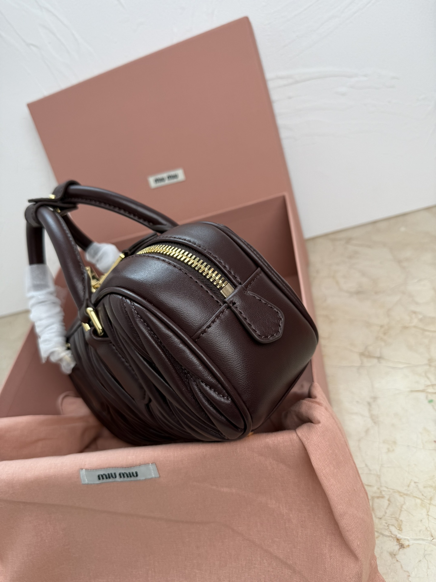 Miu Miu 5BB142 M家新款保龄球包包 官网主推 今年绝对爆 款式 进口小羊皮