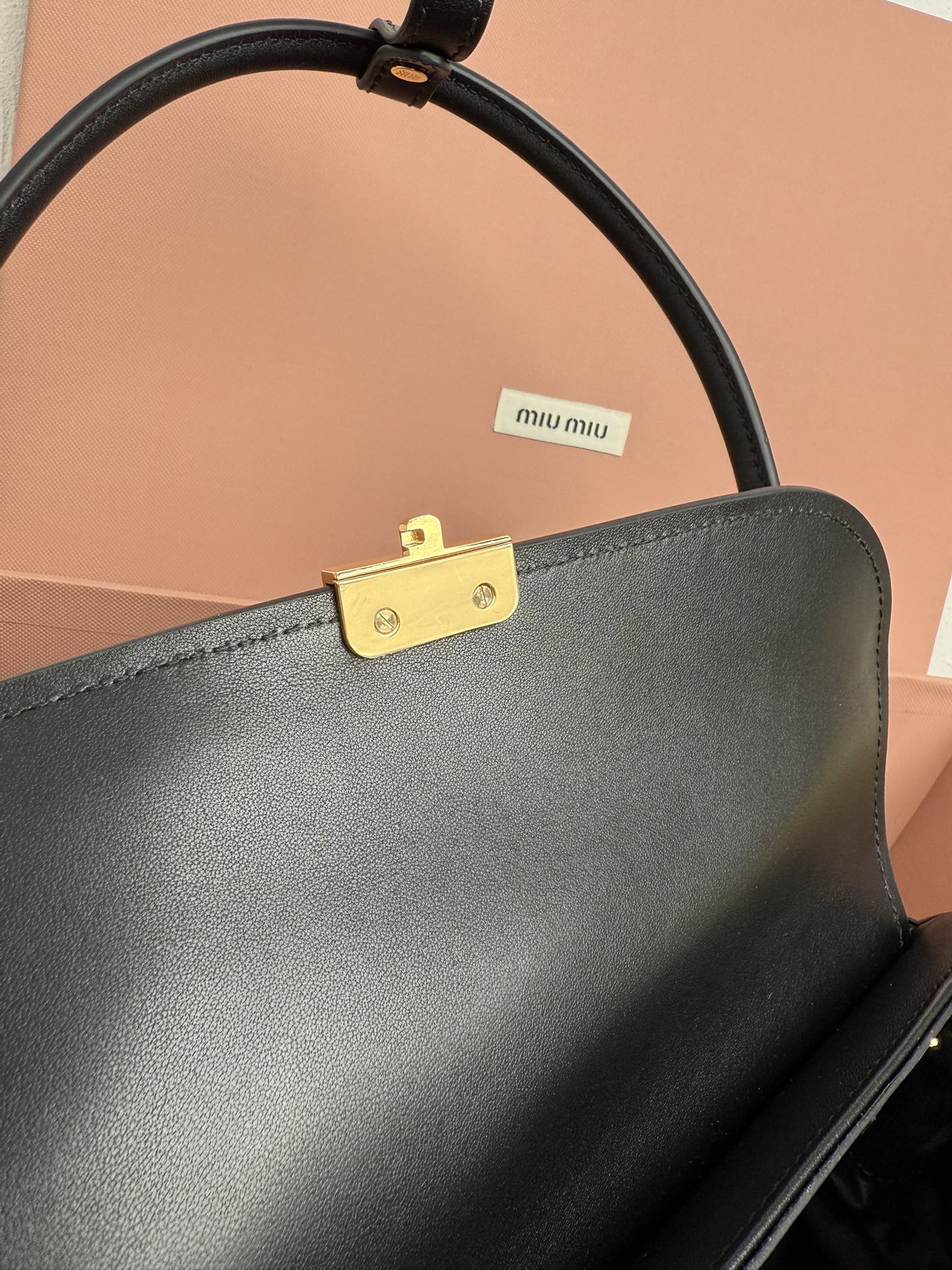 Miu Miu 5BD265 MIUMIU 24ss秋冬新款法棍包设计风格引领潮流新趋势