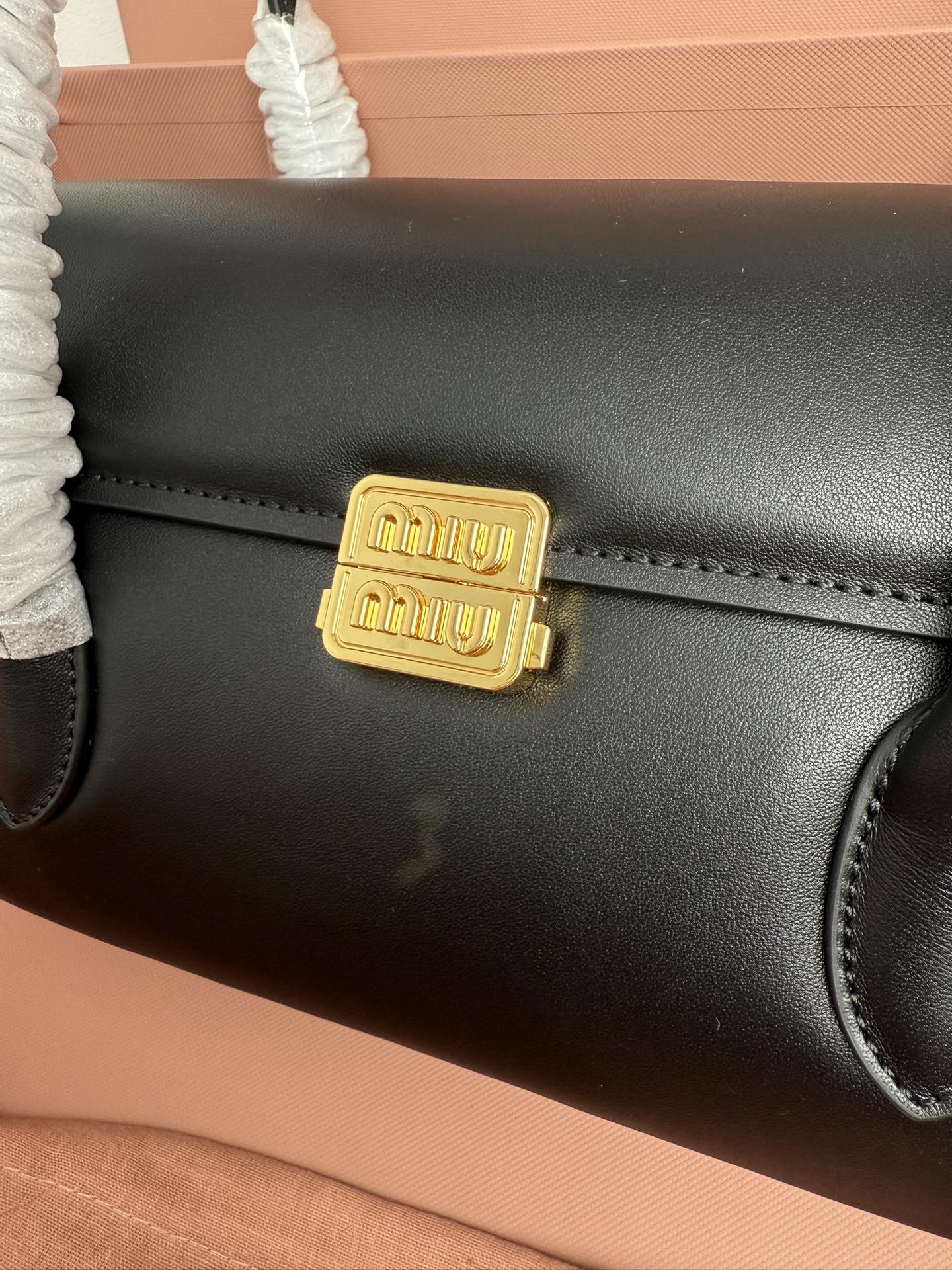 Miu Miu 5BD265 MIUMIU 24ss秋冬新款法棍包设计风格引领潮流新趋势