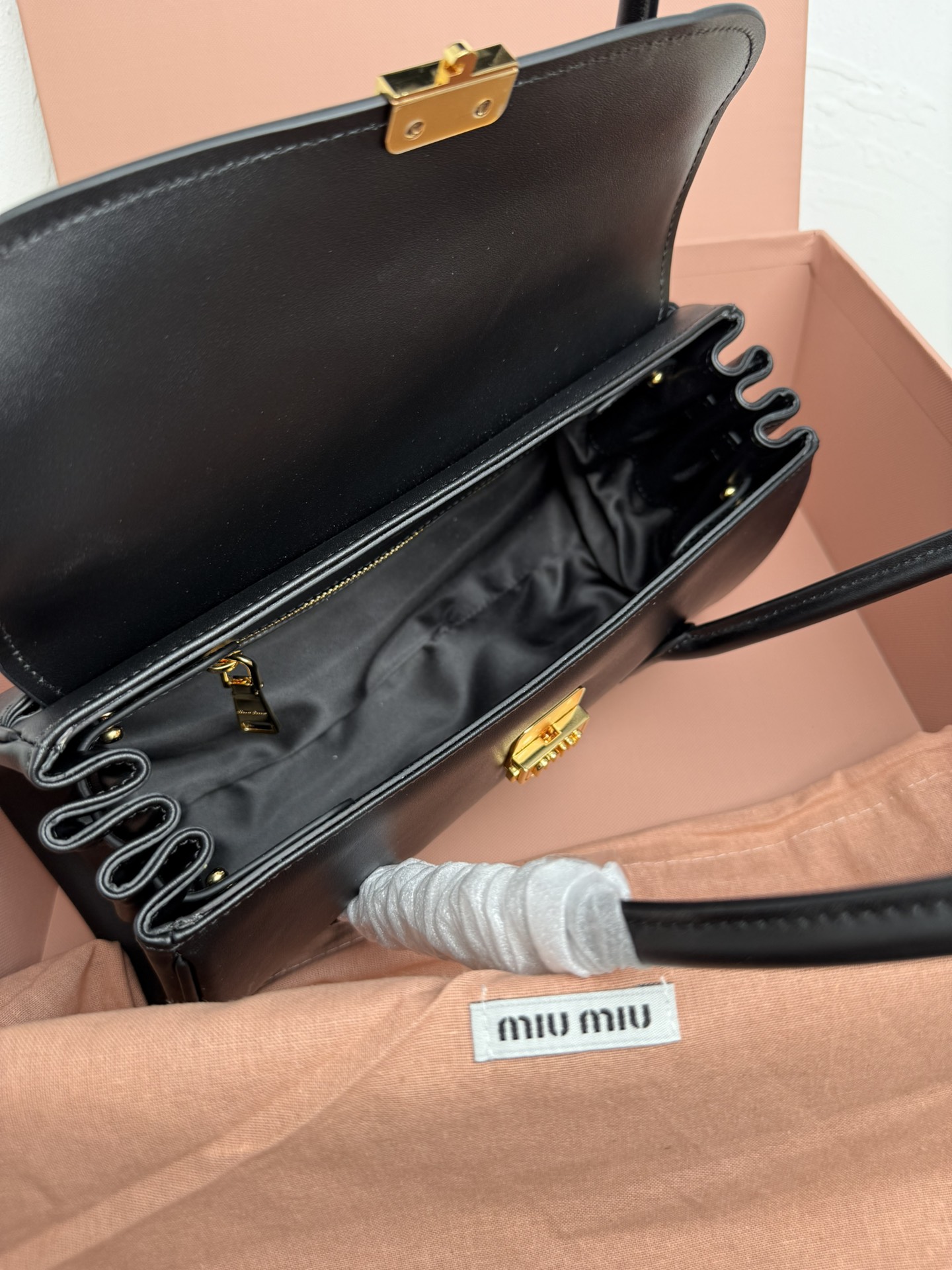 Miu Miu 5BD265 MIUMIU 24ss秋冬新款法棍包设计风格引领潮流新趋势