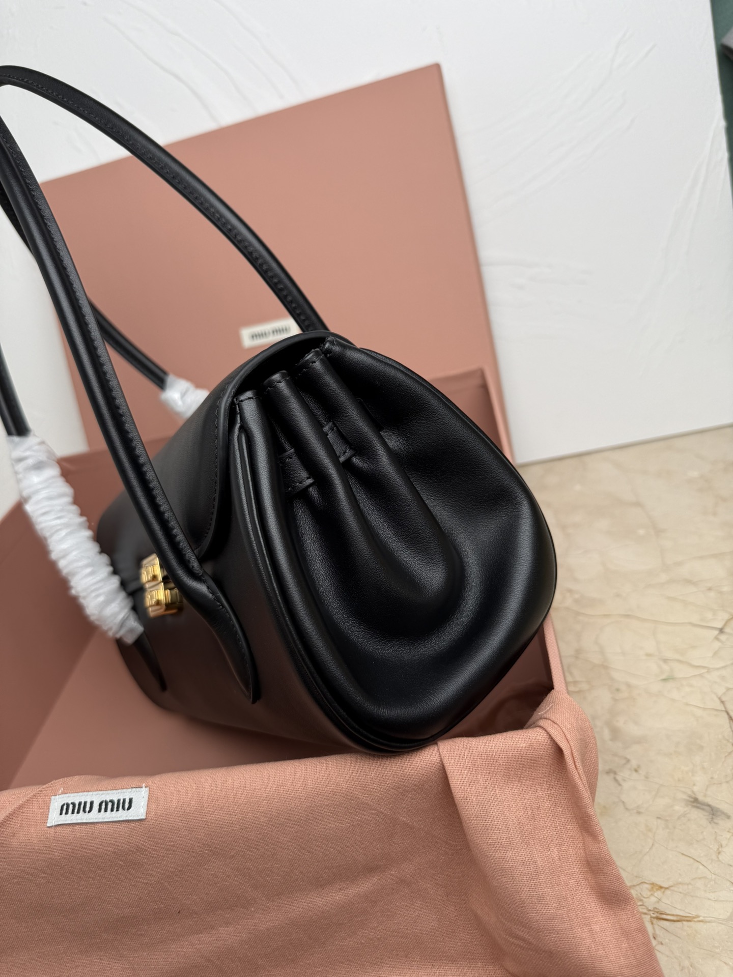 Miu Miu 5BD265 MIUMIU 24ss秋冬新款法棍包设计风格引领潮流新趋势