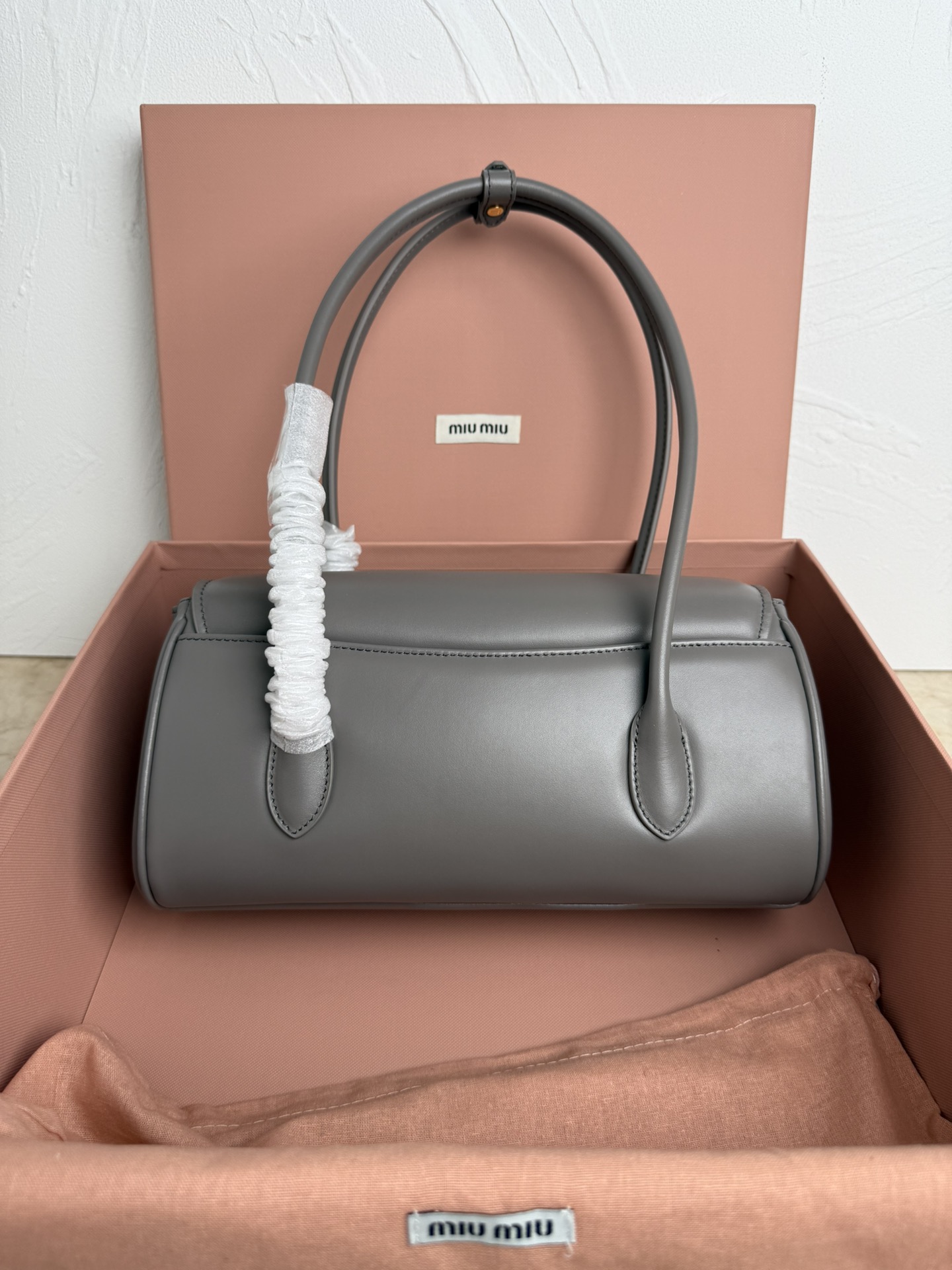 Miu Miu 5BD265 MIUMIU 24ss秋冬新款法棍包设计风格引领潮流新趋势