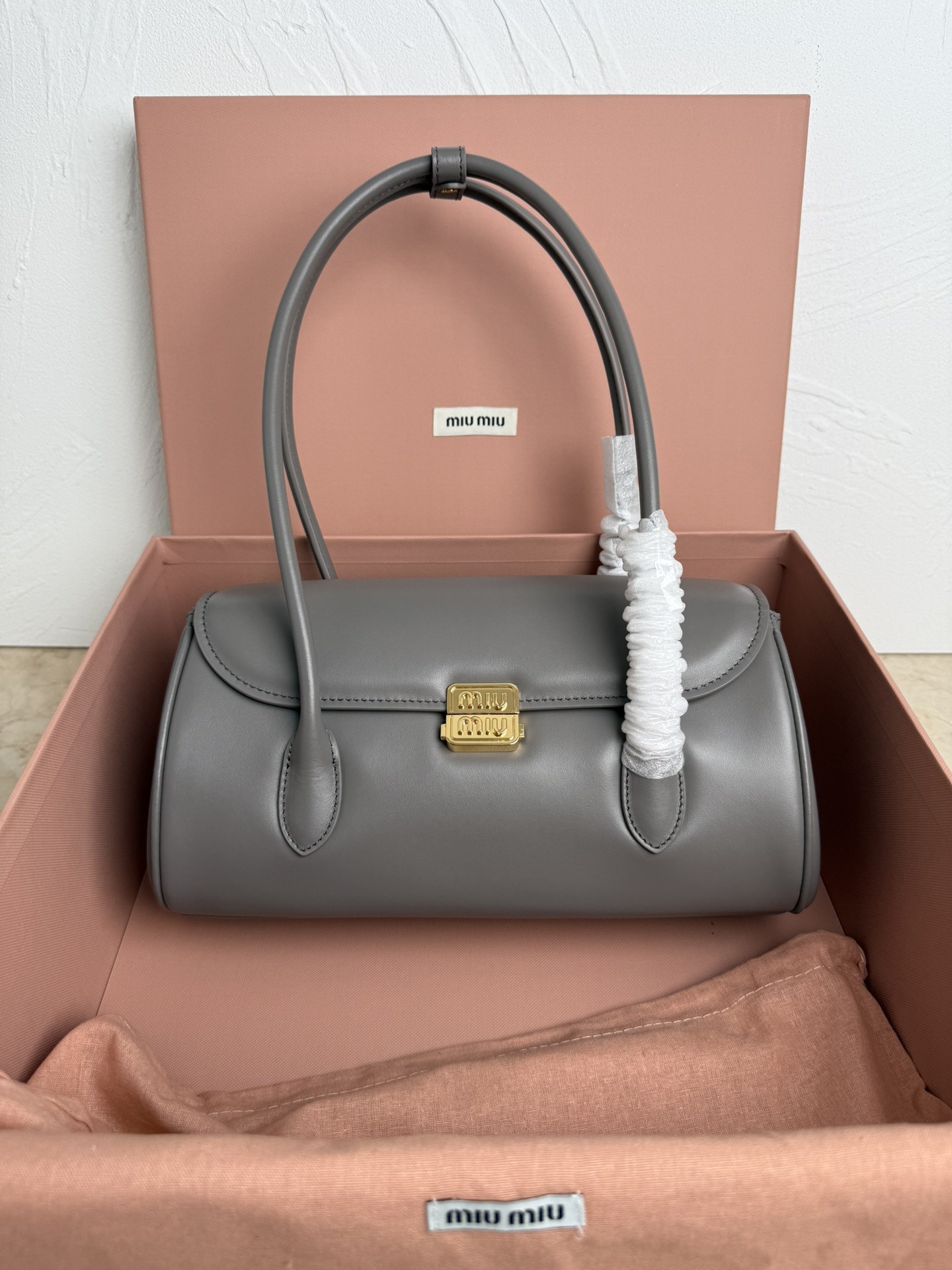 NO:203882,Genuine 5BD265 MIUMIU New autumn and winter baguette bag. The baguette design style leads the trend and new trend, full of 