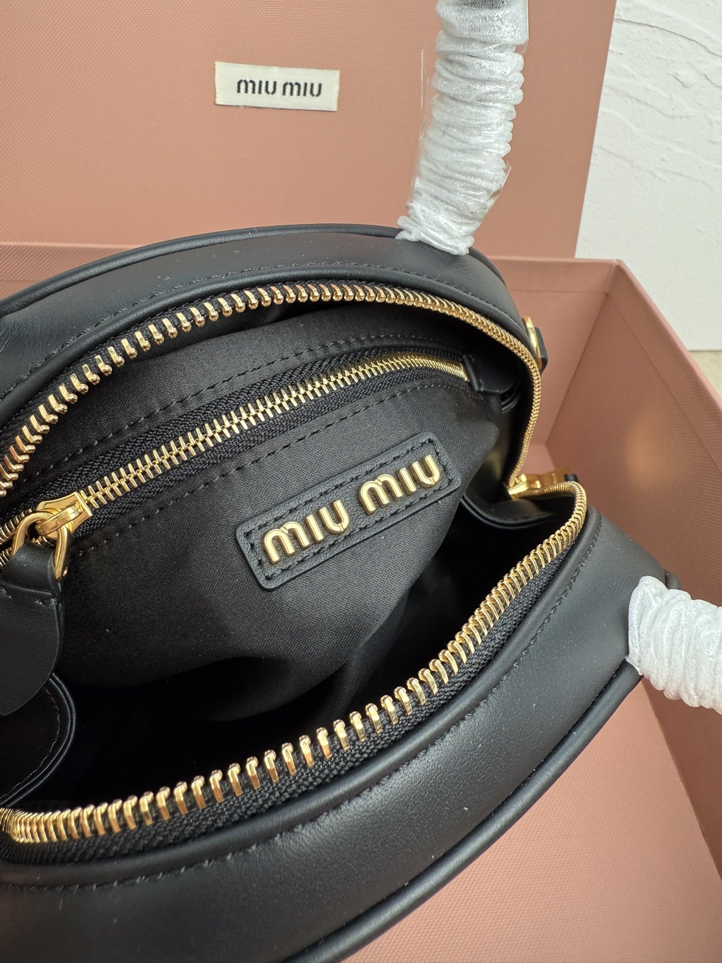 Miu Miu 5BB157 Miu家秀款饺子包 官网主推 今年绝对爆 款式 采用 进口小牛皮