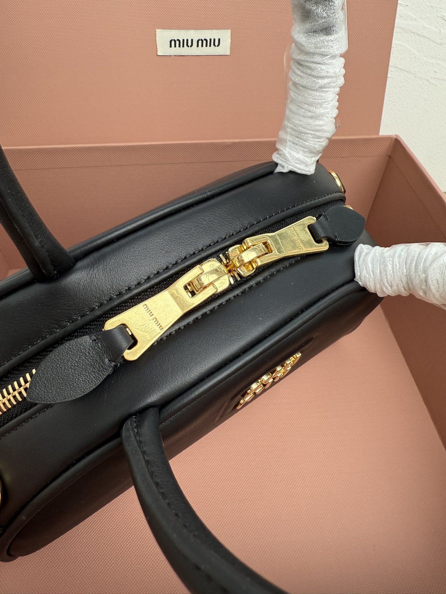 Miu Miu 5BB157 Miu家秀款饺子包 官网主推 今年绝对爆 款式 采用 进口小牛皮