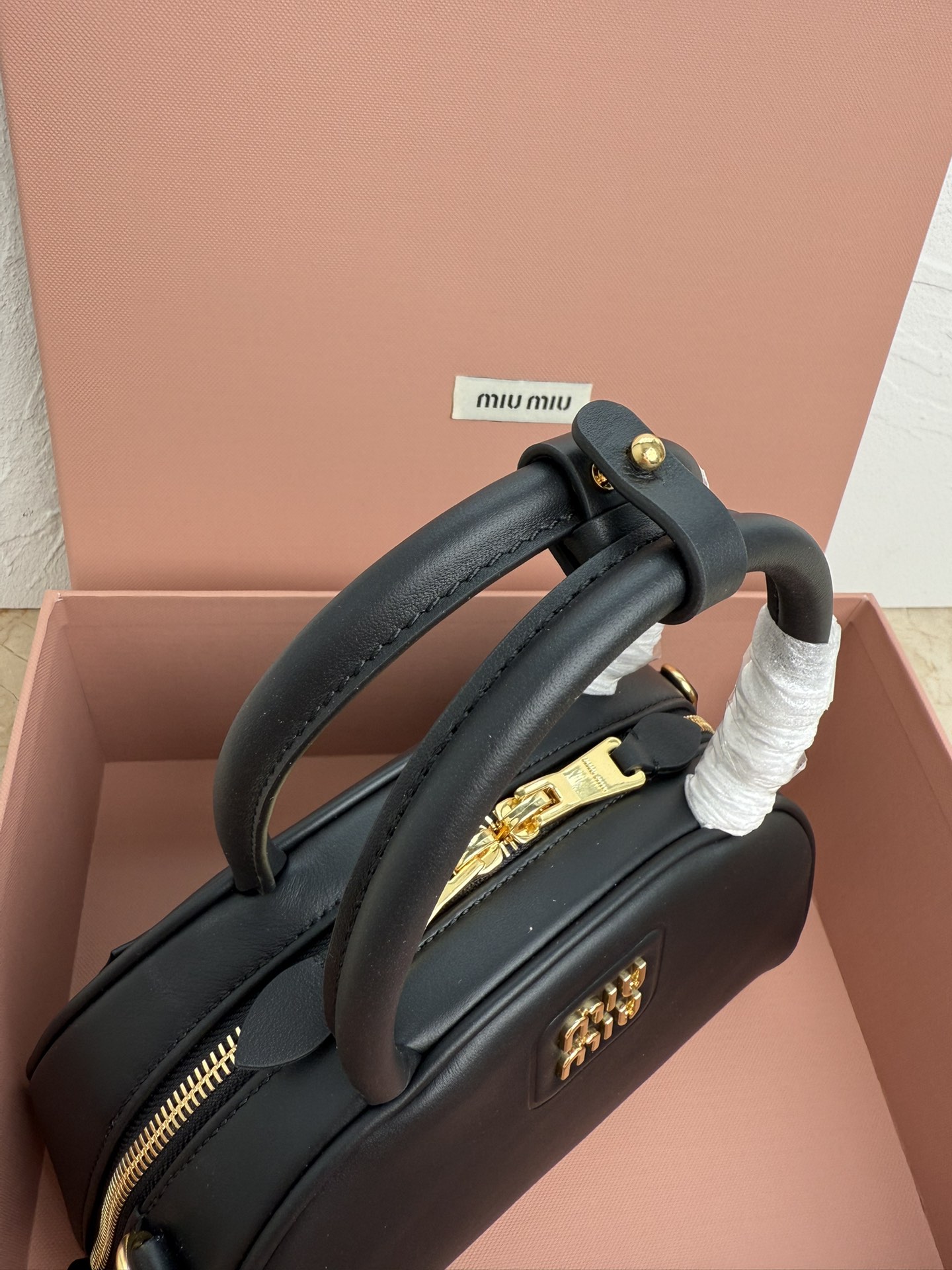 Miu Miu 5BB157 Miu家秀款饺子包 官网主推 今年绝对爆 款式 采用 进口小牛皮