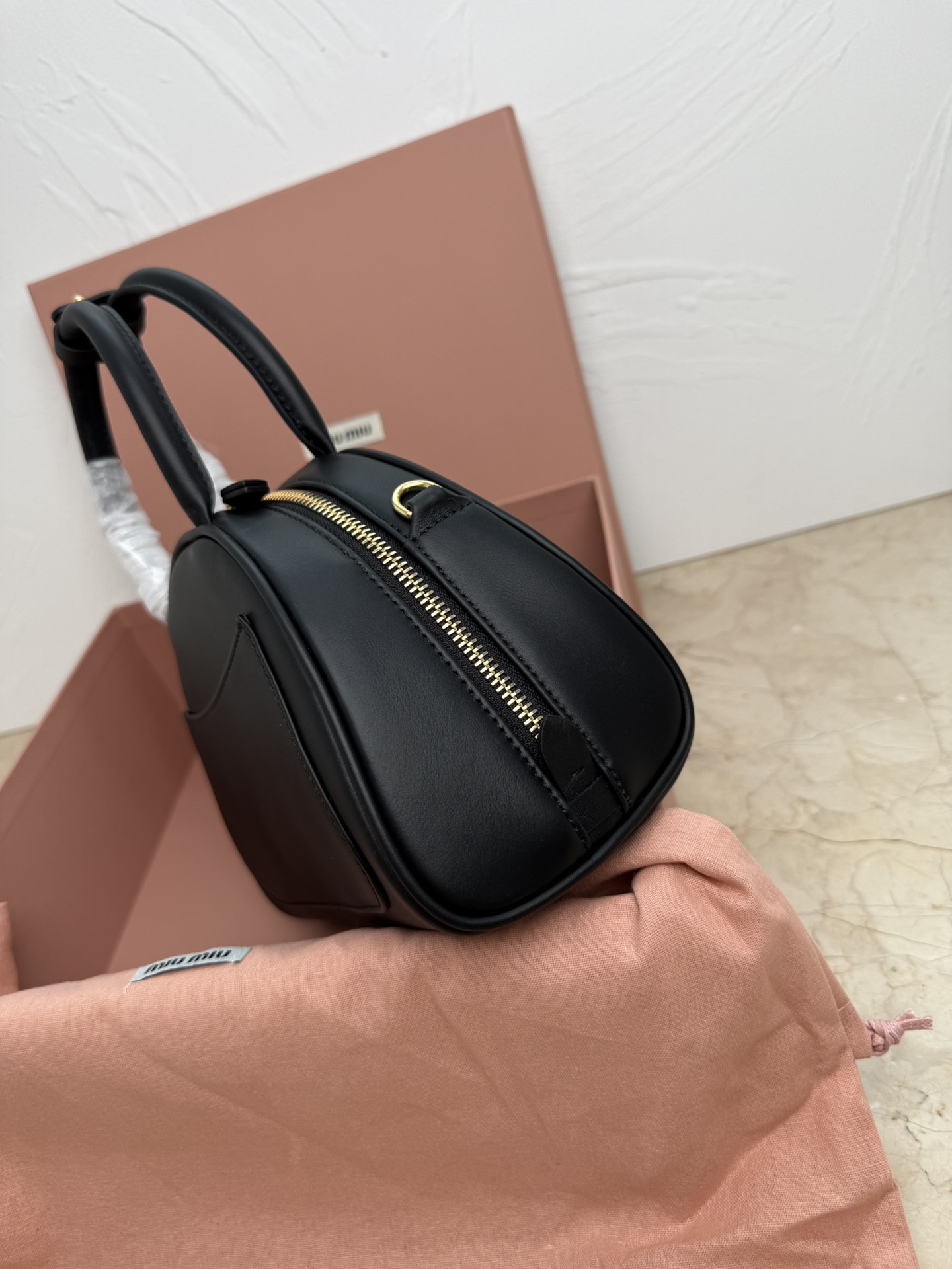 Miu Miu 5BB157 Miu家秀款饺子包 官网主推 今年绝对爆 款式 采用 进口小牛皮