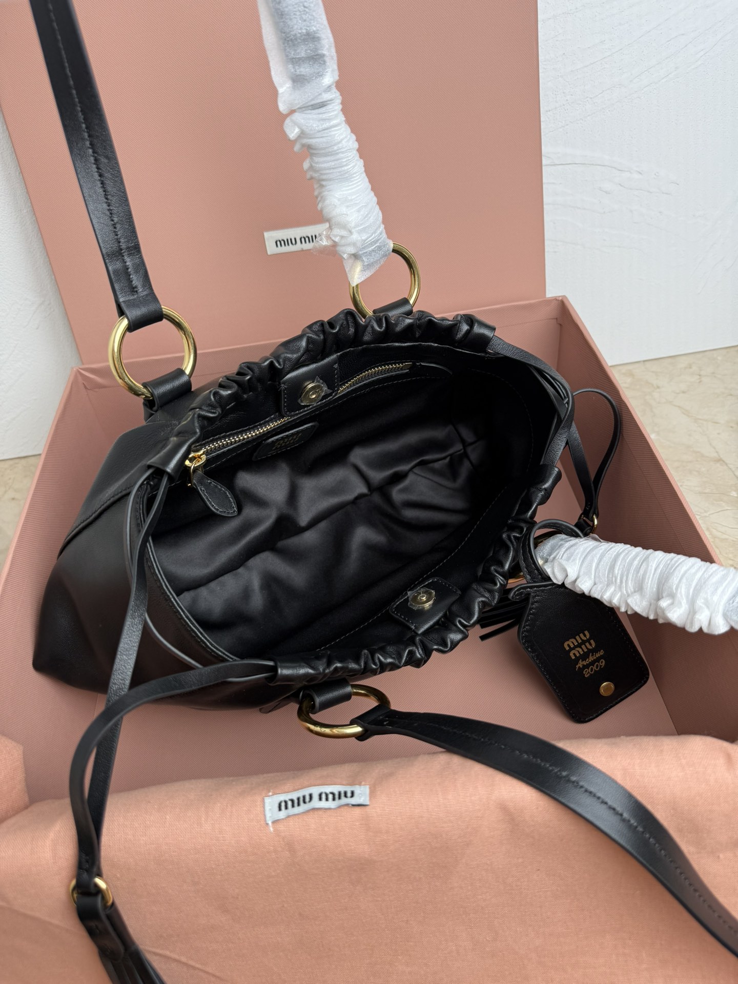 Prada 5BG306miu中古腋下饺子包 全新植柔羊皮满满 怀旧风情 搭配钢质做|日金属五金配件