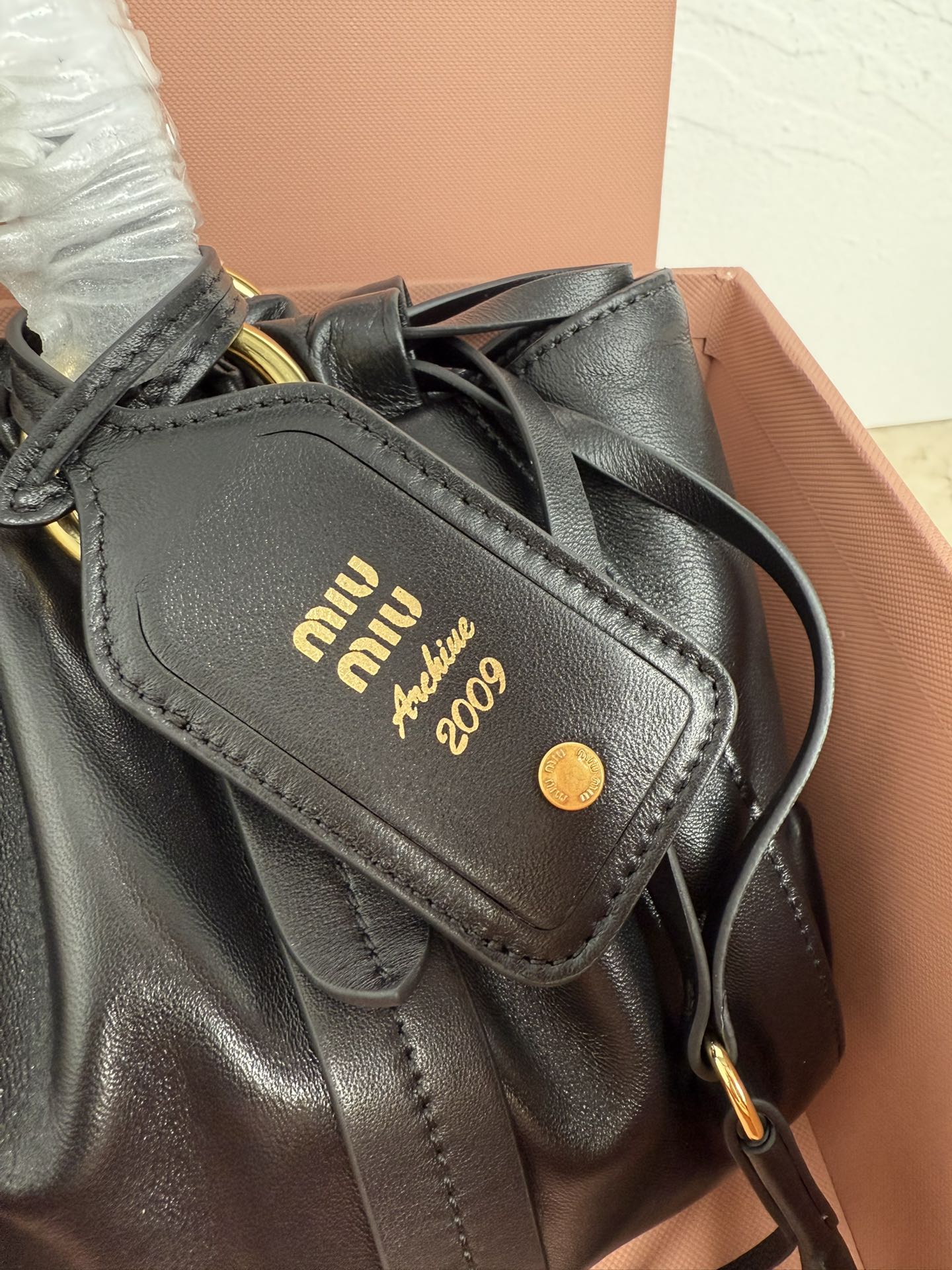 Prada 5BG306miu中古腋下饺子包 全新植柔羊皮满满 怀旧风情 搭配钢质做|日金属五金配件