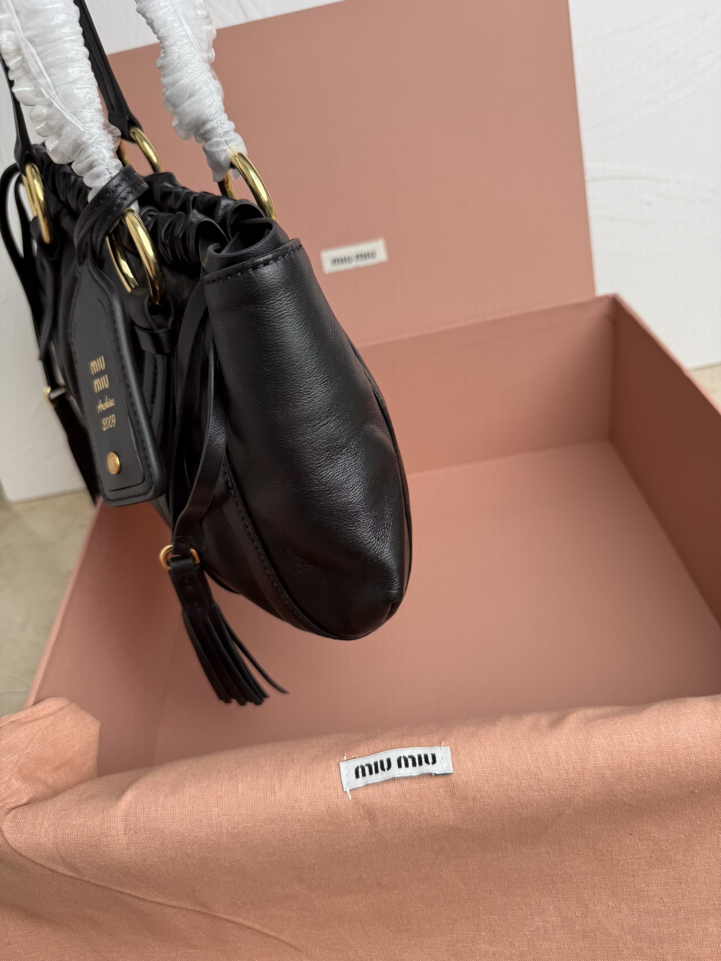Prada 5BG306miu中古腋下饺子包 全新植柔羊皮满满 怀旧风情 搭配钢质做|日金属五金配件