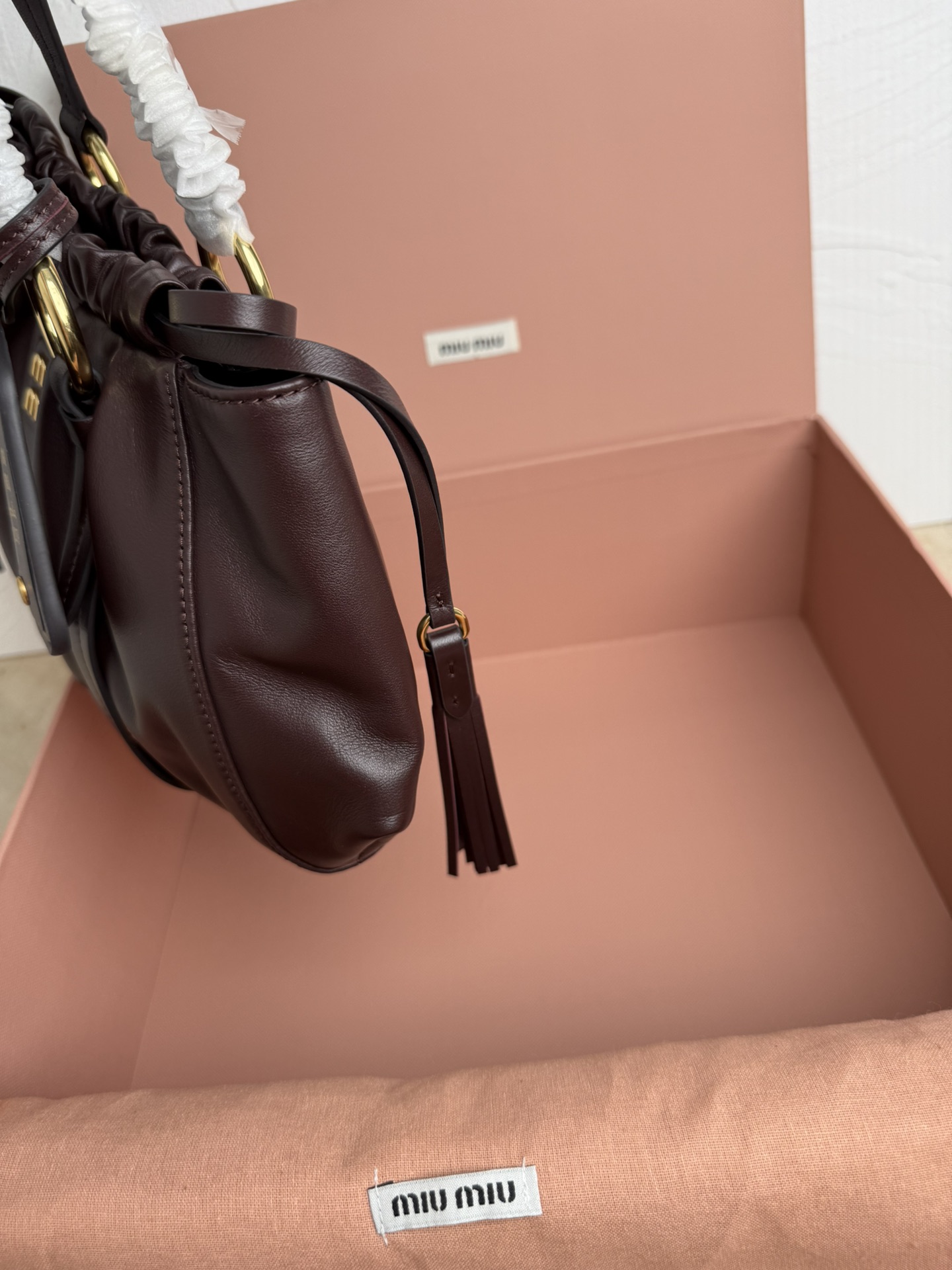 Prada 5BG306miu中古腋下饺子包 全新植柔羊皮满满 怀旧风情 搭配钢质做|日金属五金配件