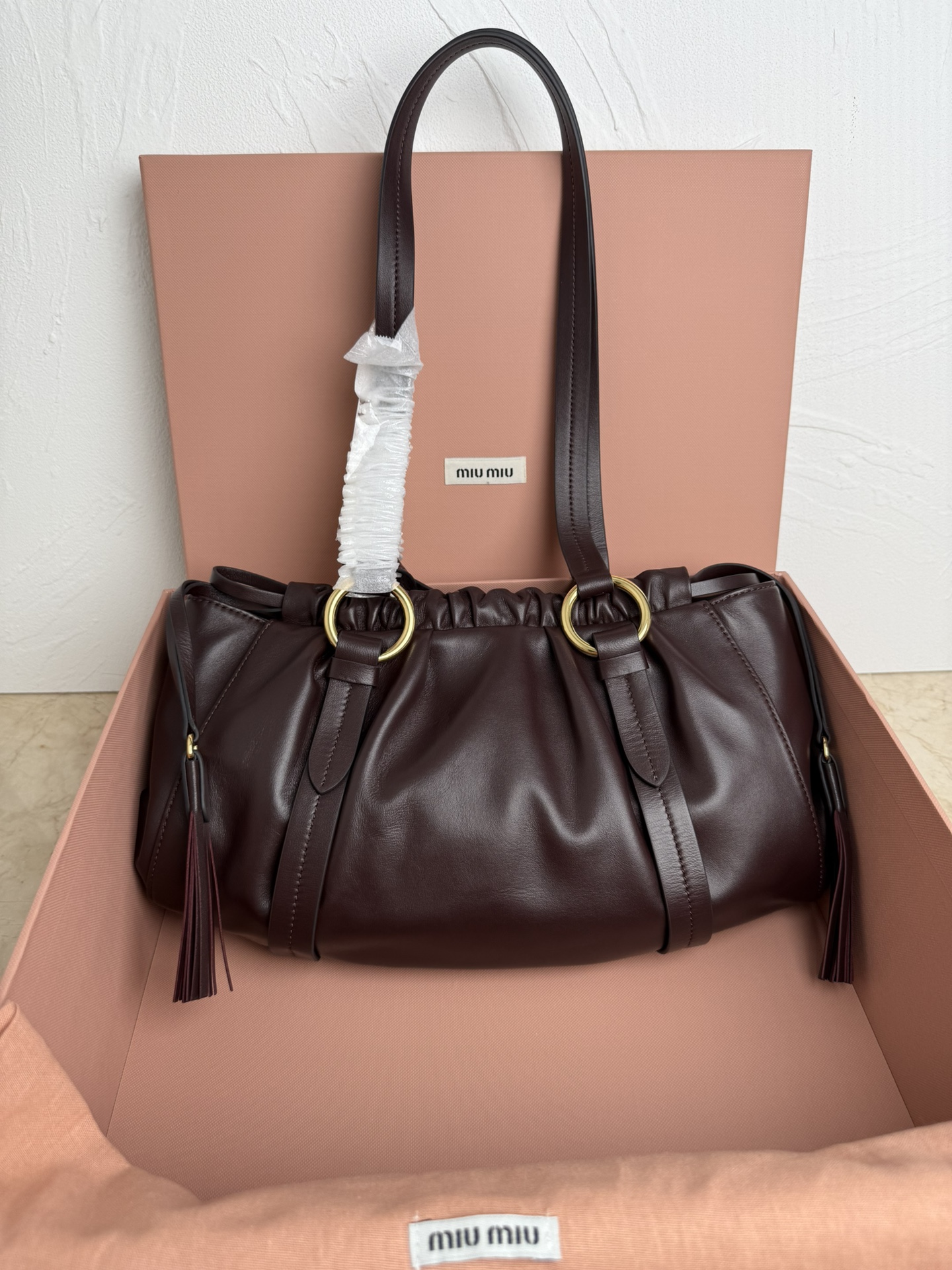 Prada 5BG306miu中古腋下饺子包 全新植柔羊皮满满 怀旧风情 搭配钢质做|日金属五金配件