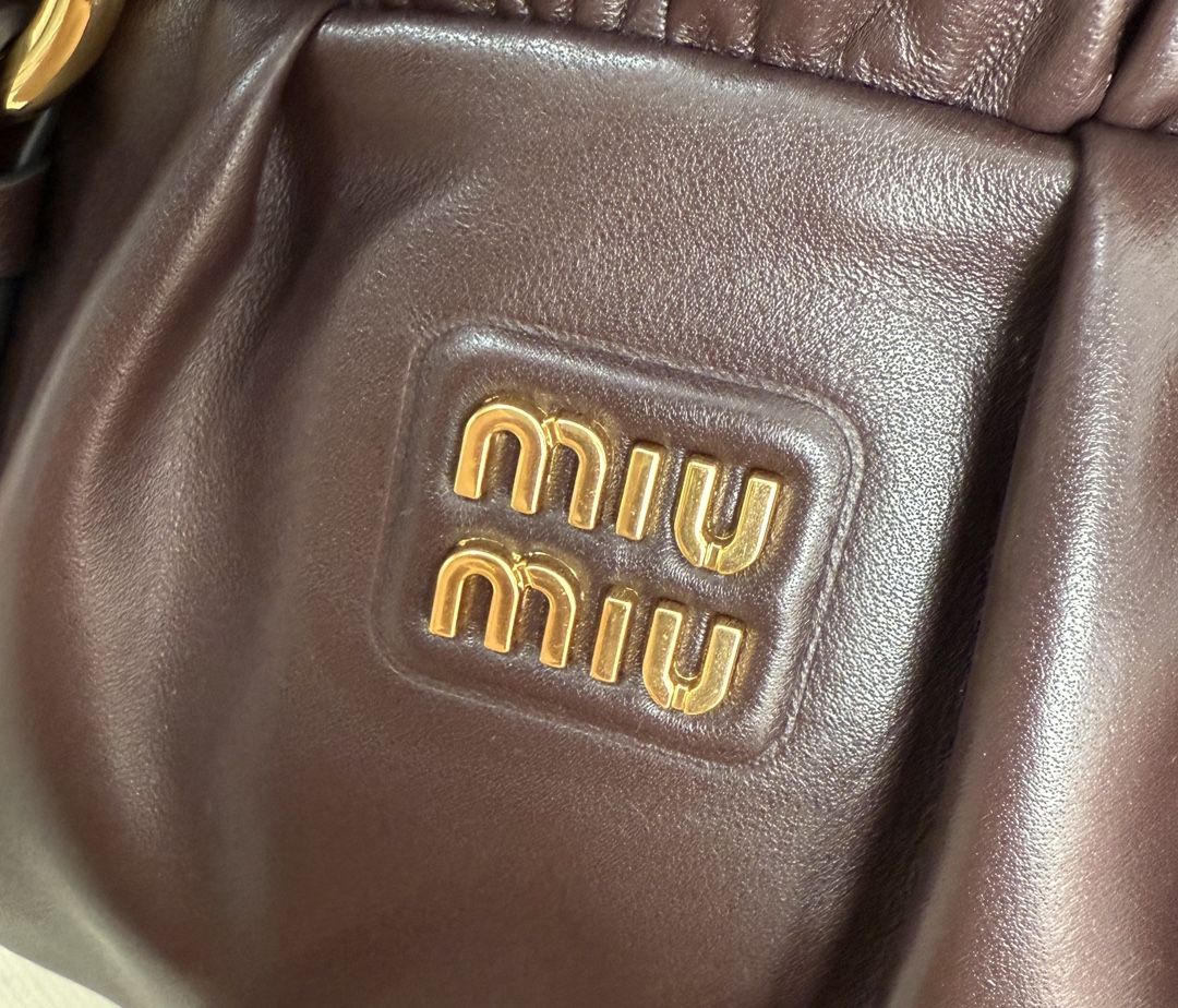 Prada 5BG306miu中古腋下饺子包 全新植柔羊皮满满 怀旧风情 搭配钢质做|日金属五金配件