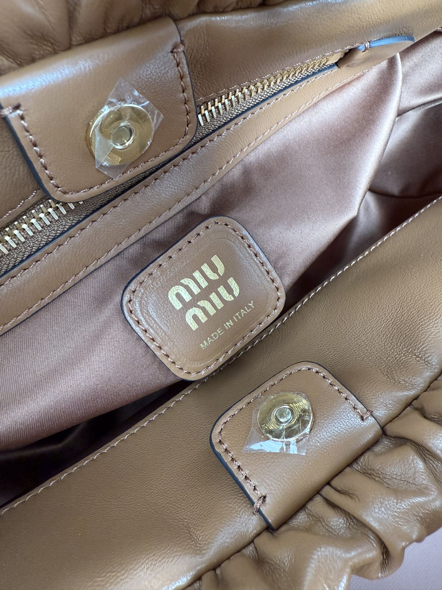 Prada 5BG306miu中古腋下饺子包 全新植柔羊皮满满 怀旧风情 搭配钢质做|日金属五金配件
