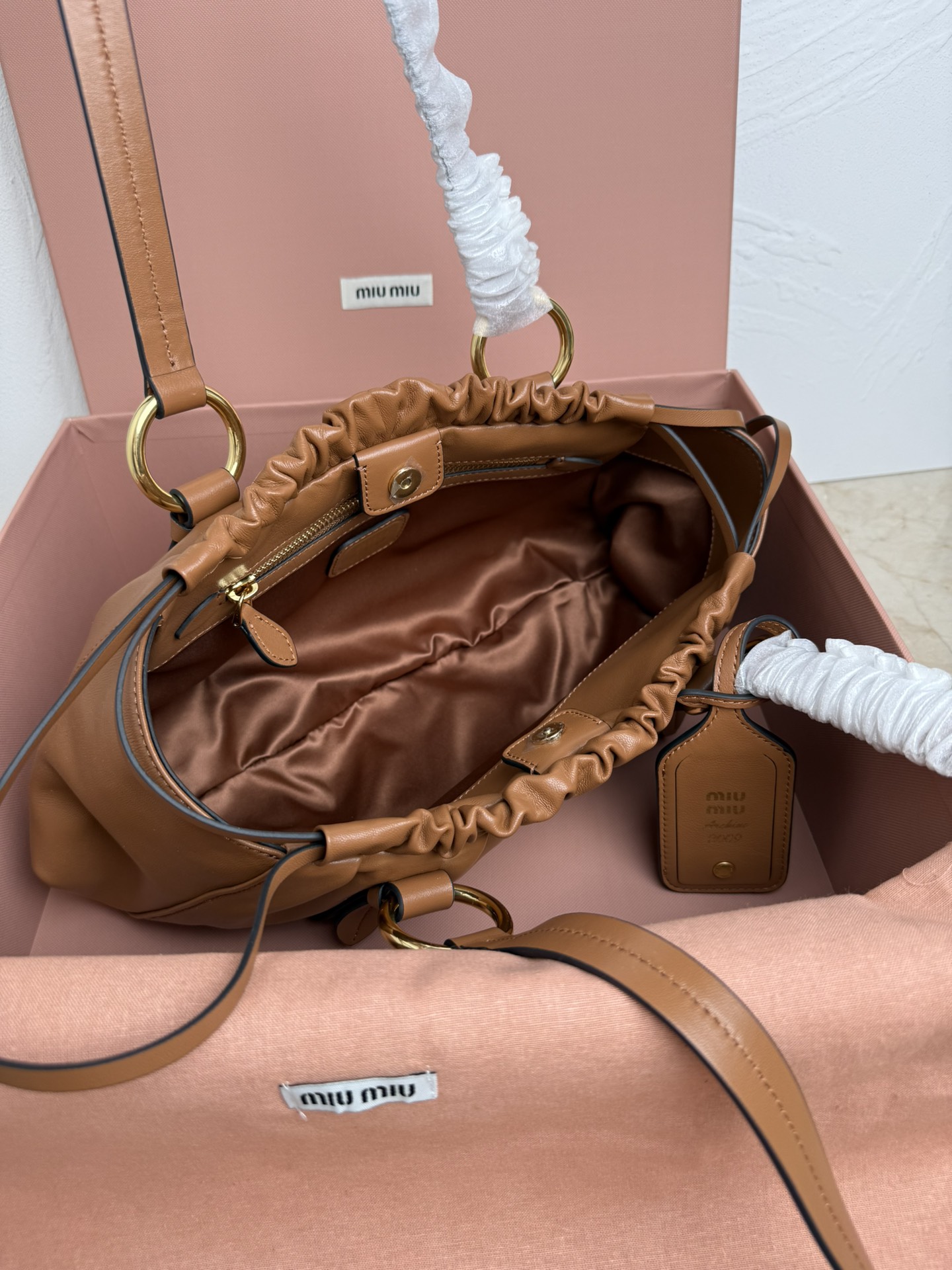 Prada 5BG306miu中古腋下饺子包 全新植柔羊皮满满 怀旧风情 搭配钢质做|日金属五金配件