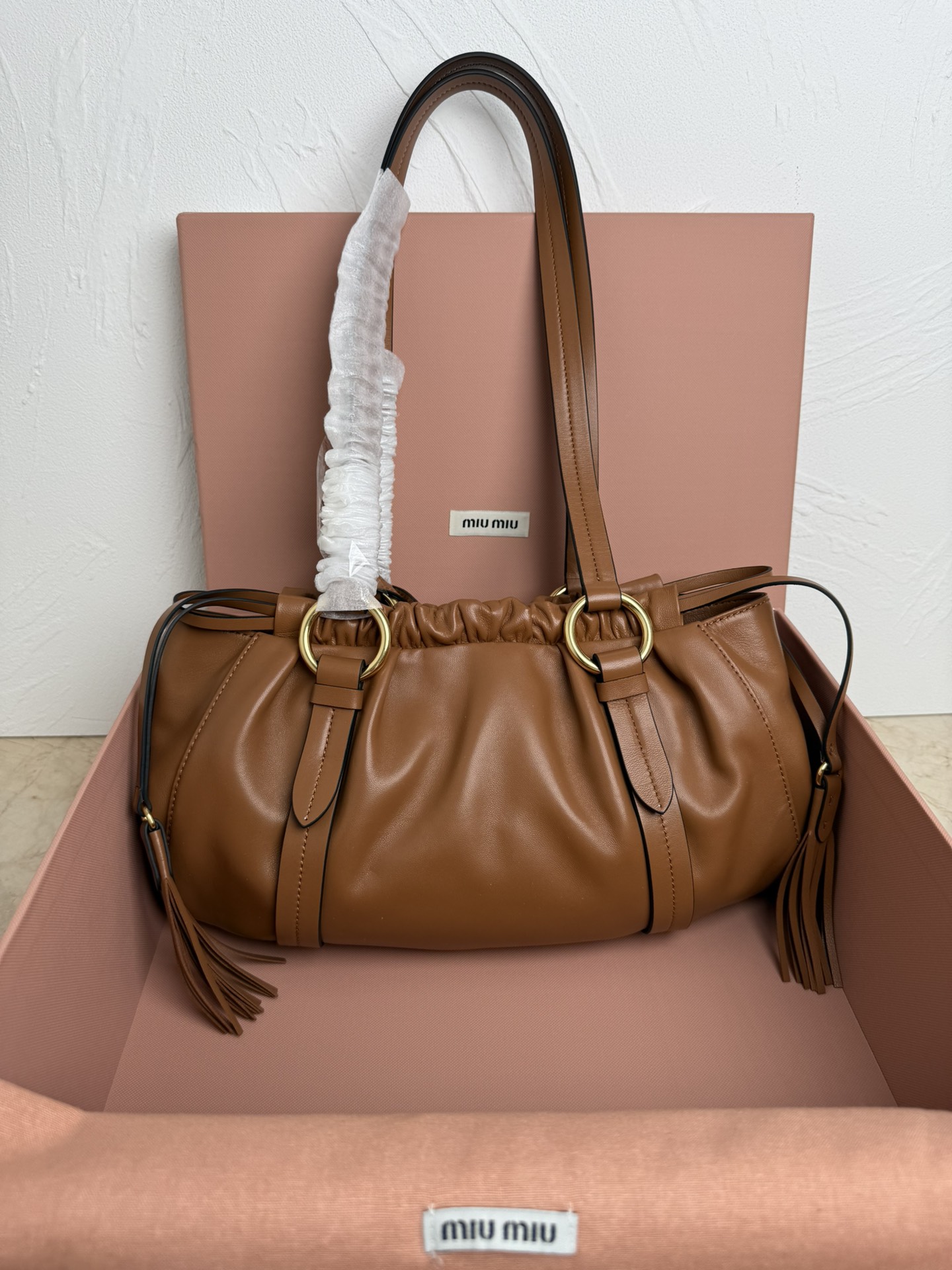 Prada 5BG306miu中古腋下饺子包 全新植柔羊皮满满 怀旧风情 搭配钢质做|日金属五金配件