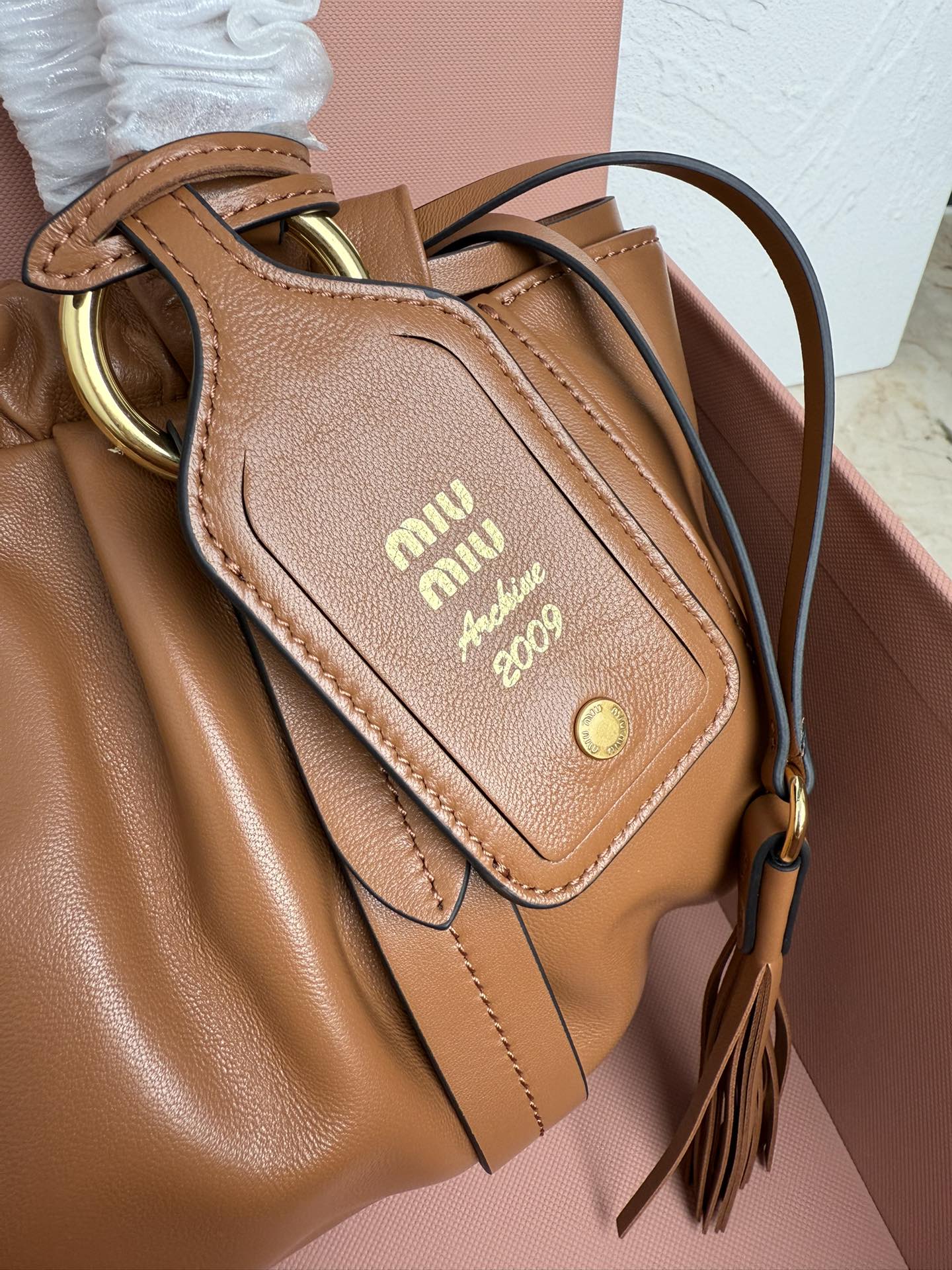 Prada 5BG306miu中古腋下饺子包 全新植柔羊皮满满 怀旧风情 搭配钢质做|日金属五金配件