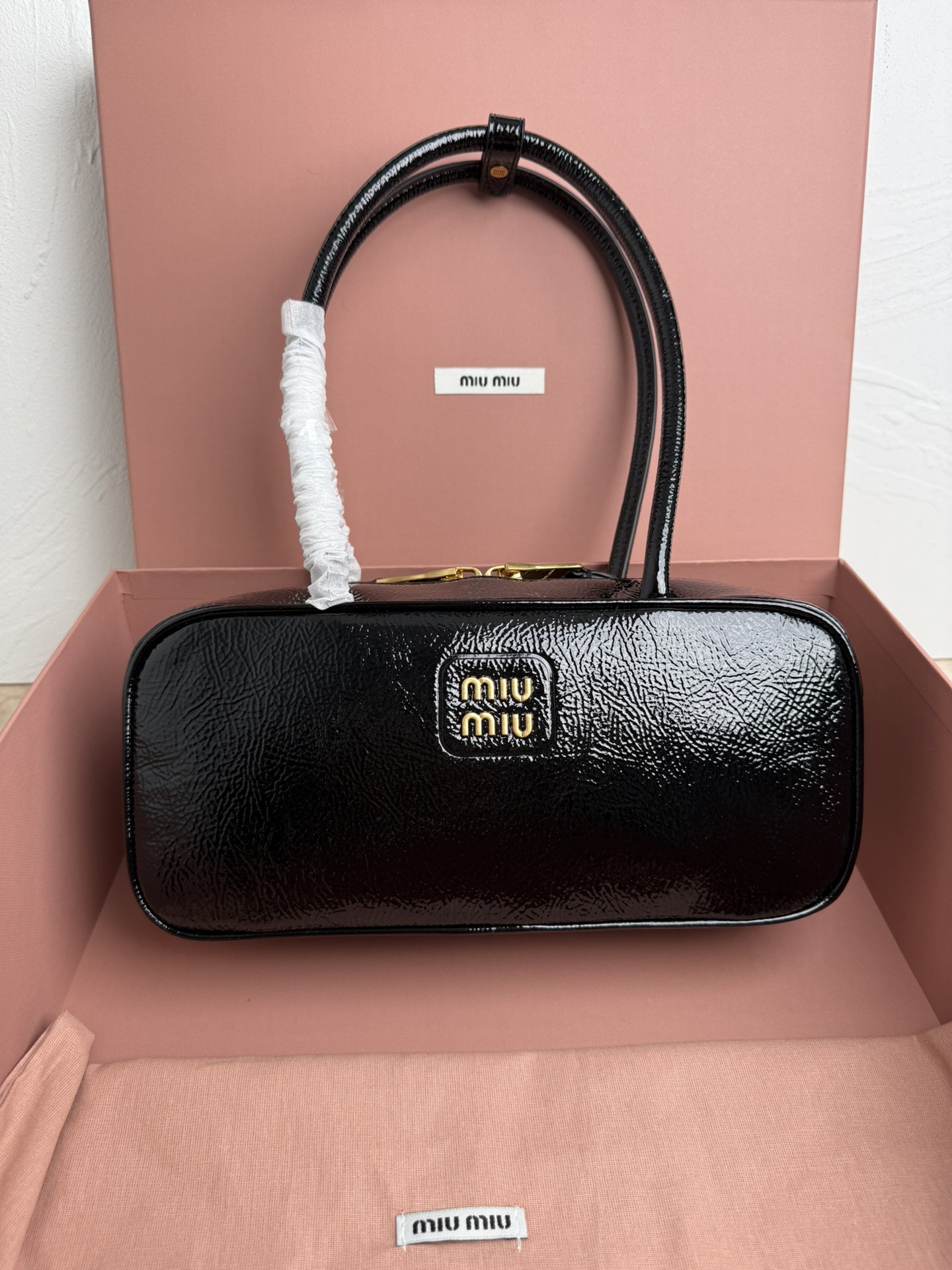 Prada 5BB173：Miu新品保龄球 重手工制作 采用全新油蜡漆皮材质 独特的冰裂纹理皮面