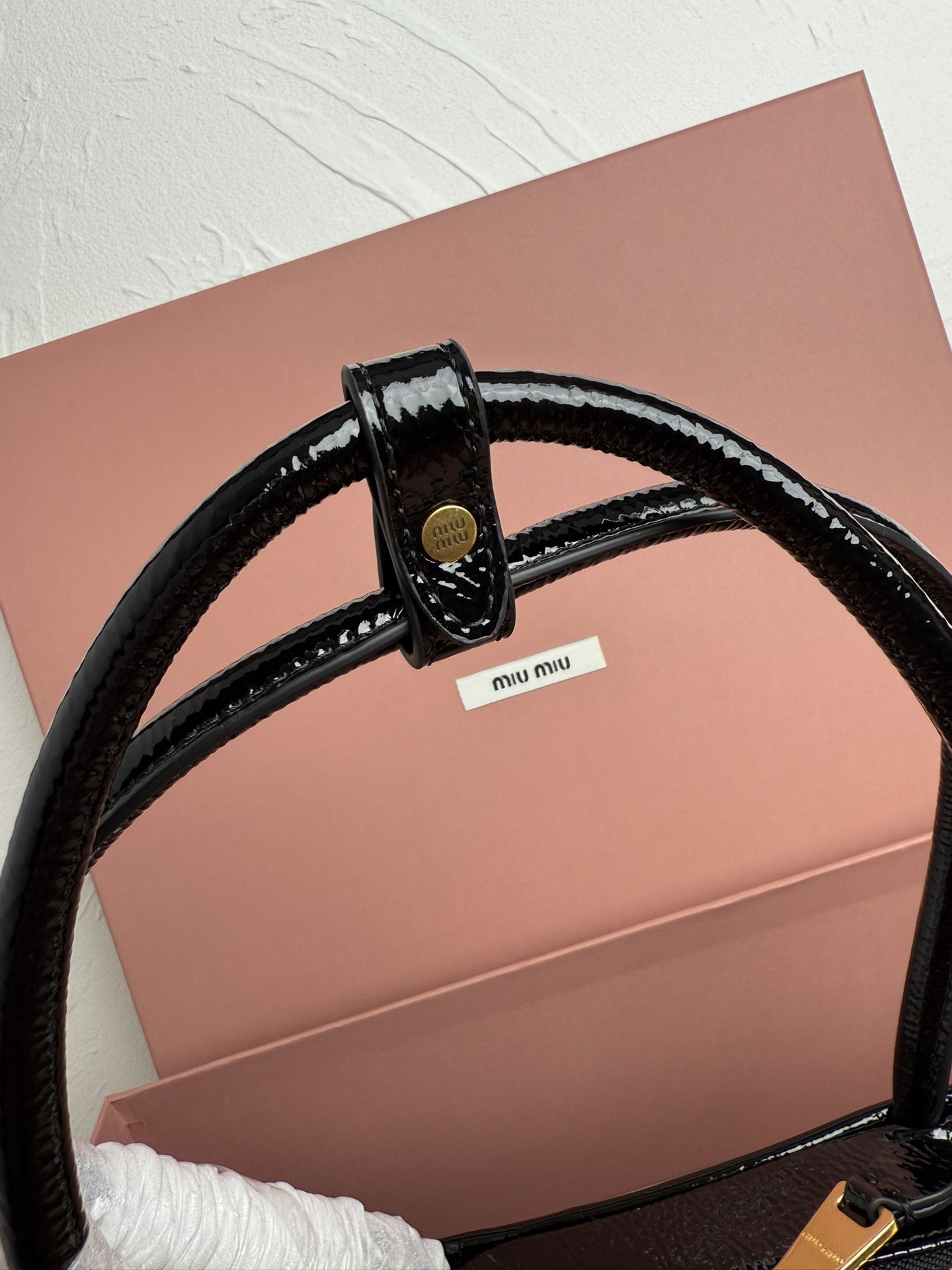 Prada 5BB173：Miu新品保龄球 重手工制作 采用全新油蜡漆皮材质 独特的冰裂纹理皮面
