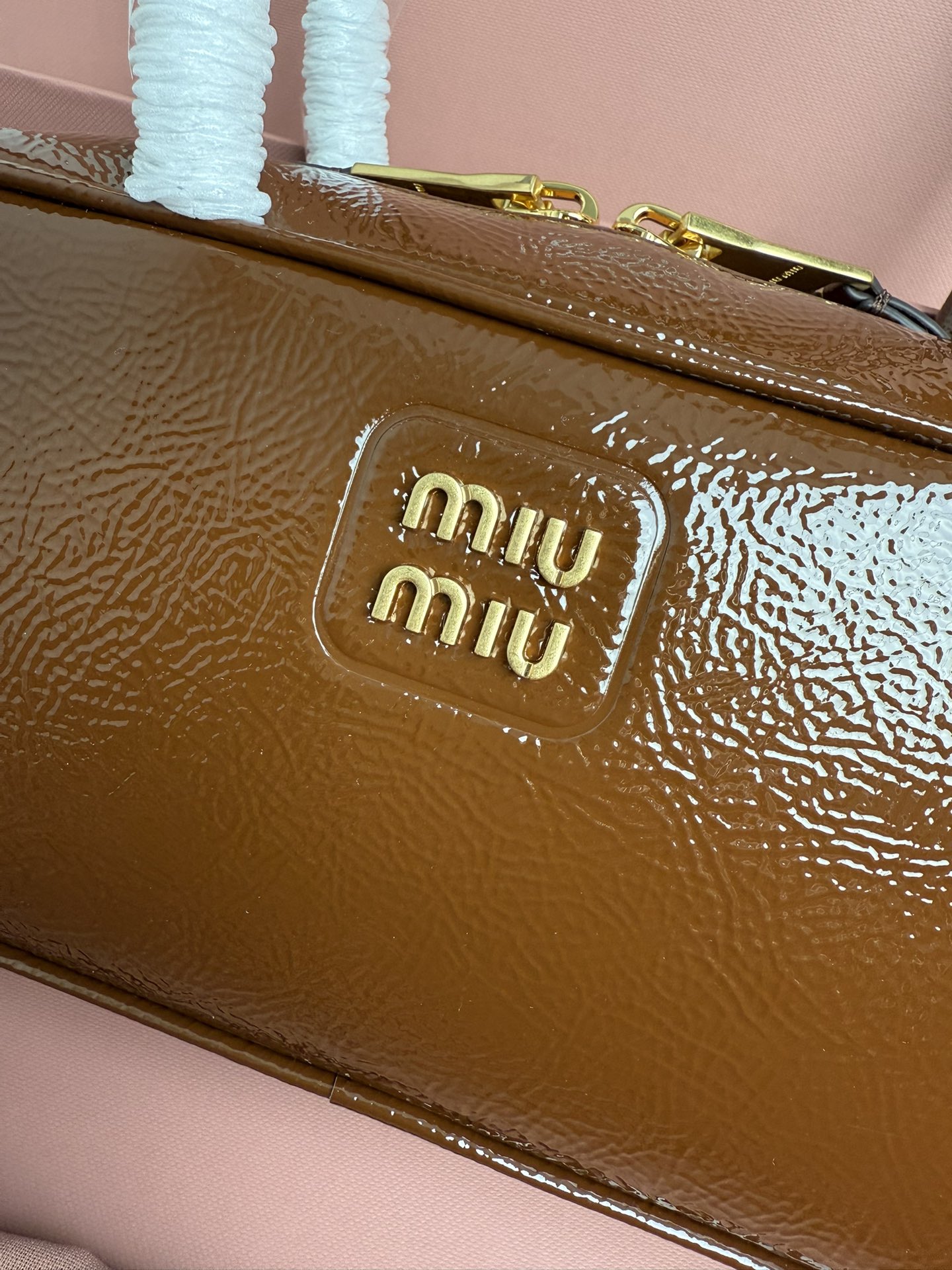 Prada 5BB173：Miu新品保龄球 重手工制作 采用全新油蜡漆皮材质 独特的冰裂纹理皮面