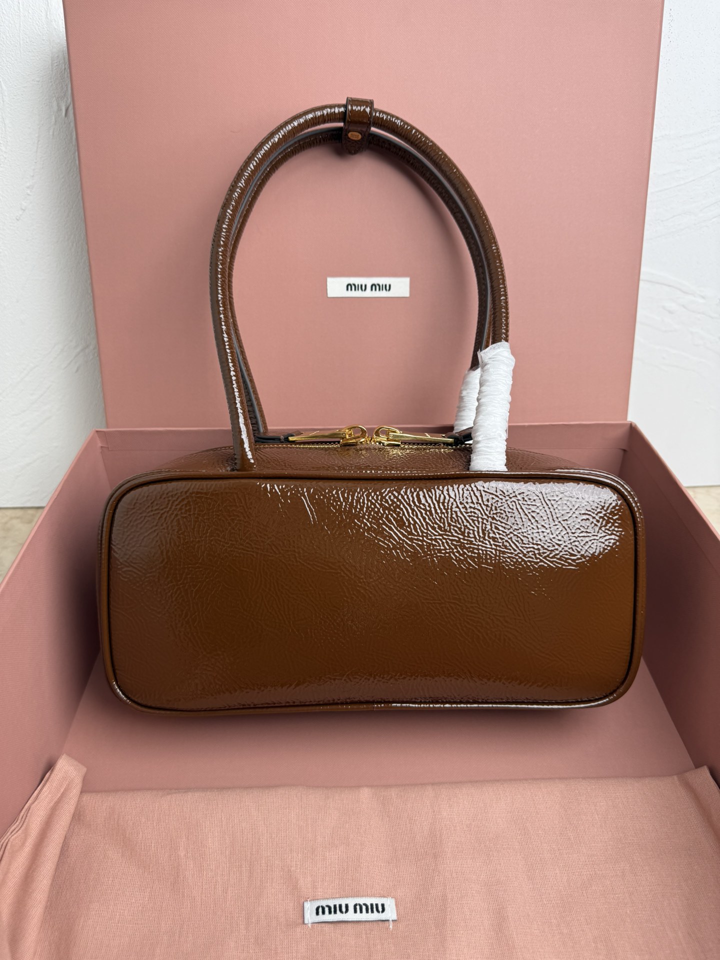 Prada 5BB173：Miu新品保龄球 重手工制作 采用全新油蜡漆皮材质 独特的冰裂纹理皮面