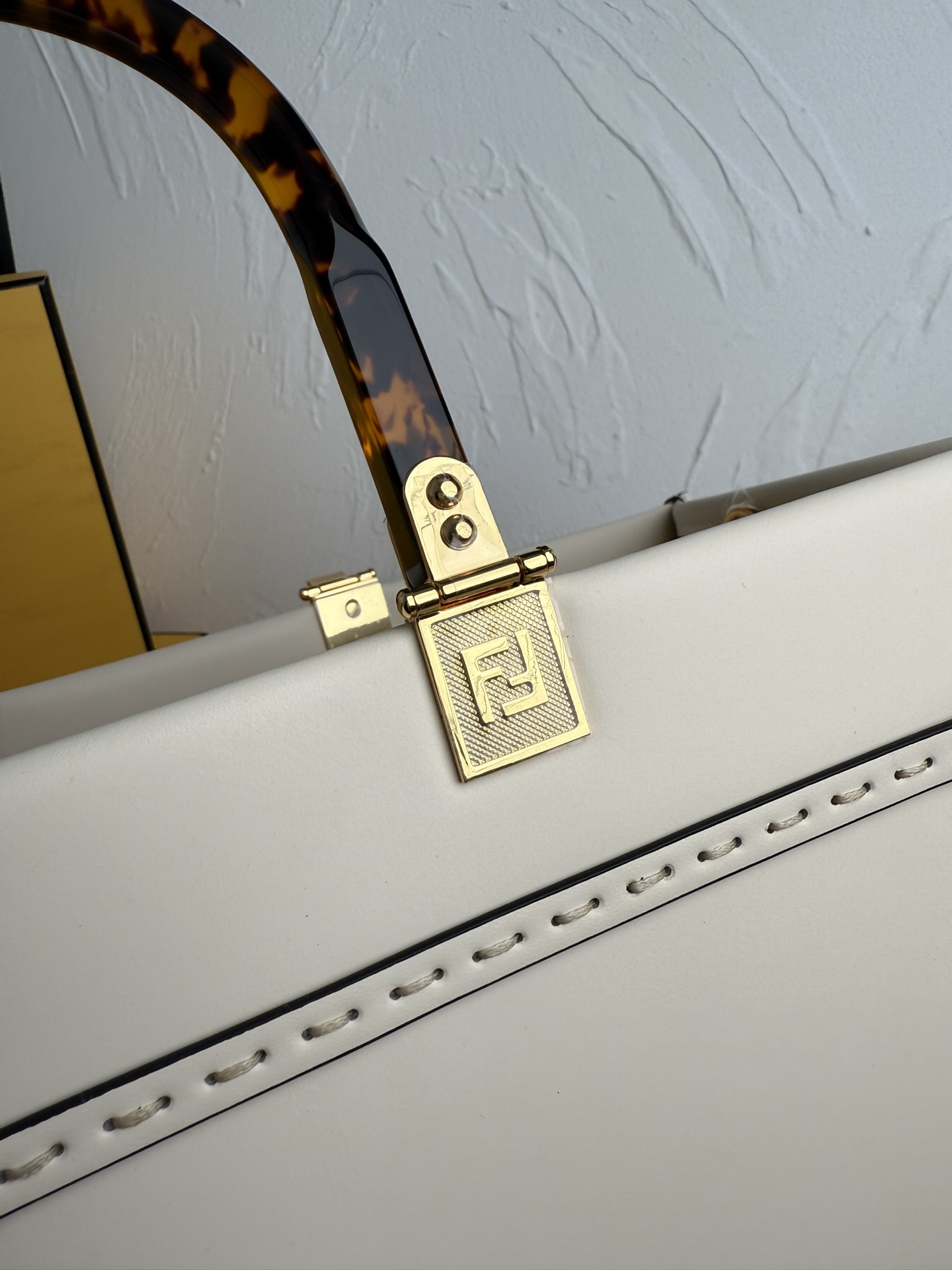 Fendi 中号阳光购物手提袋Sunshine中号棕色皮革手提袋