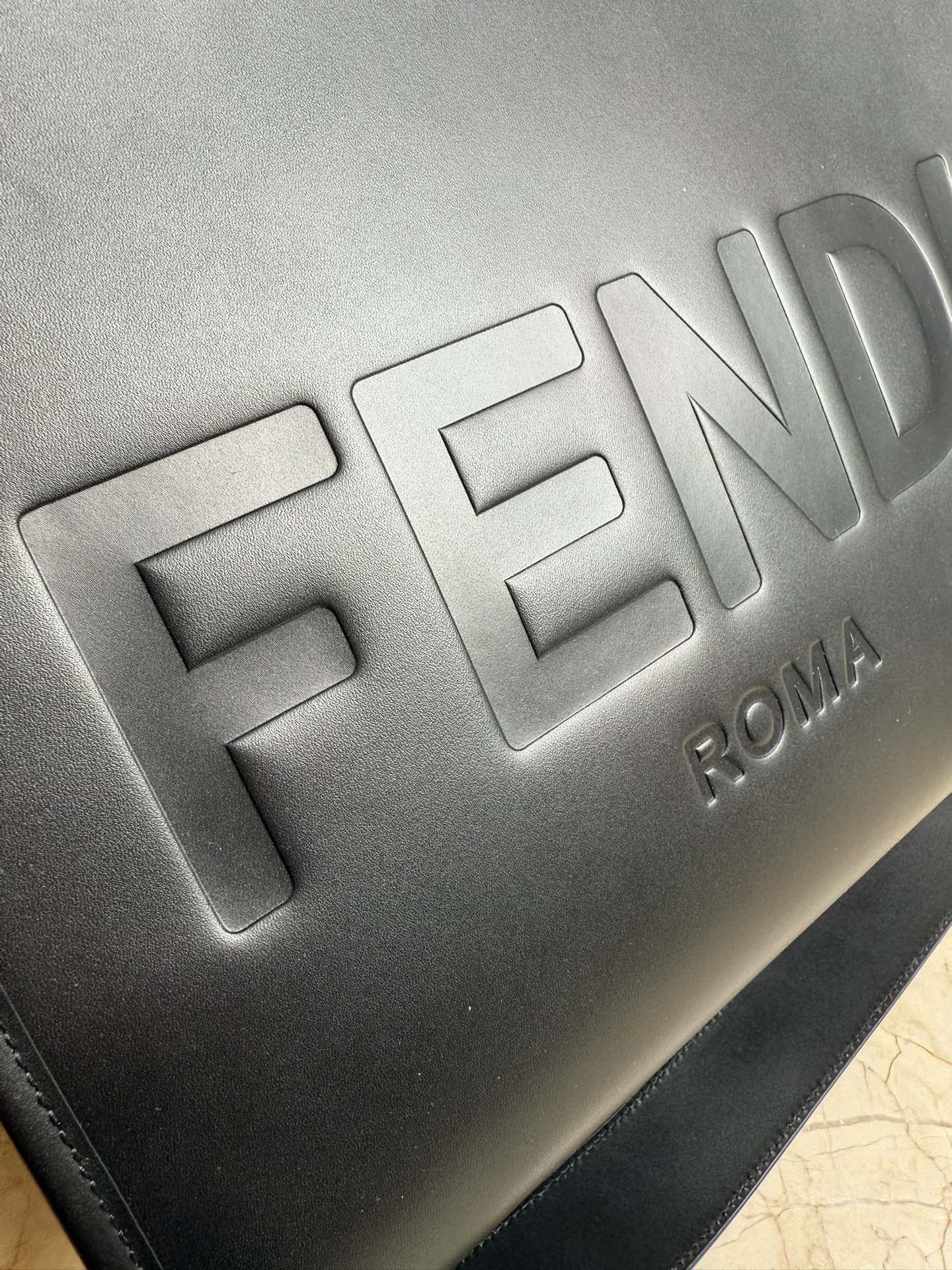 Fendi 中号阳光购物手提袋Sunshine中号棕色皮革手提袋