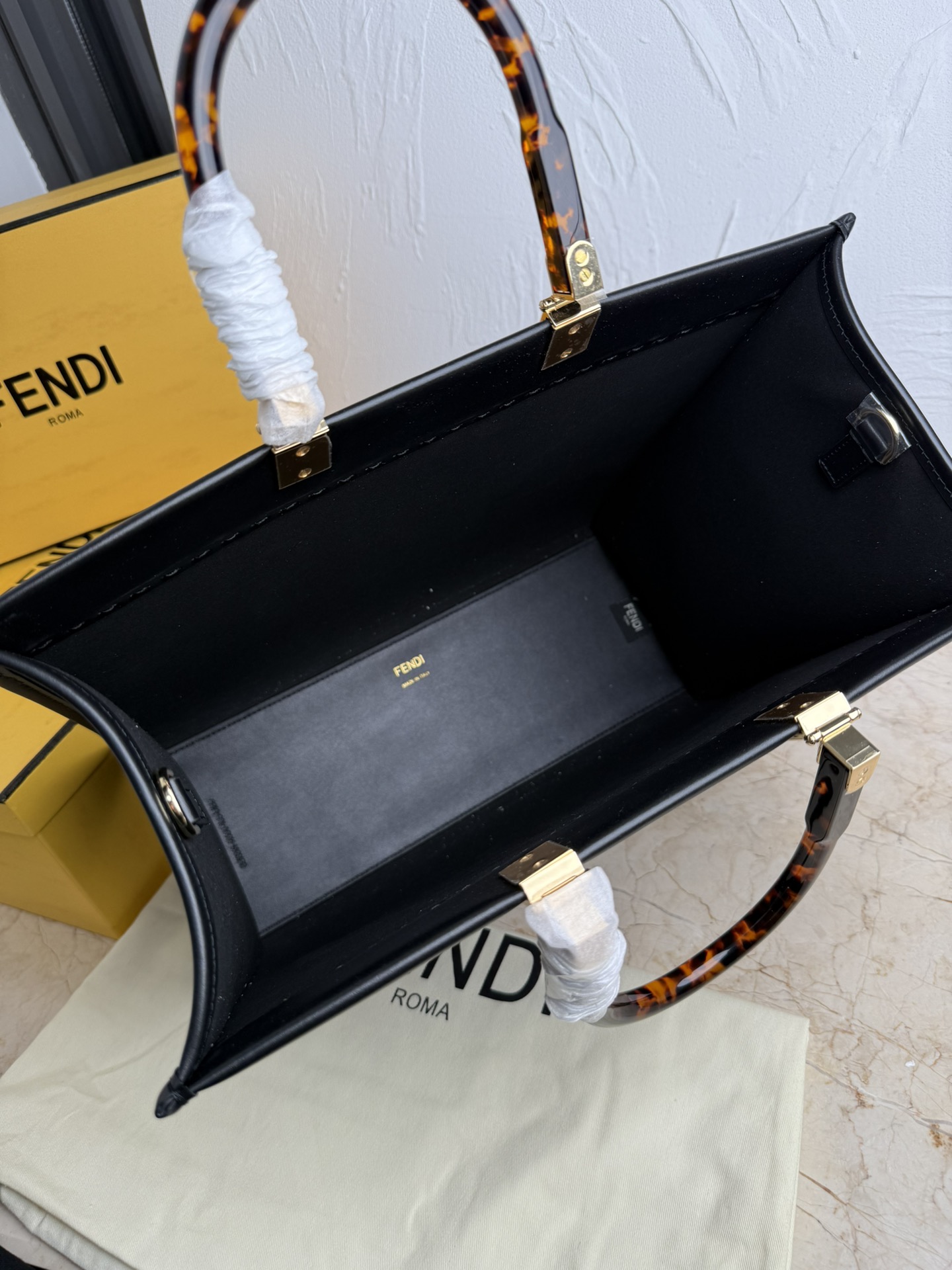 Fendi 中号阳光购物手提袋Sunshine中号棕色皮革手提袋