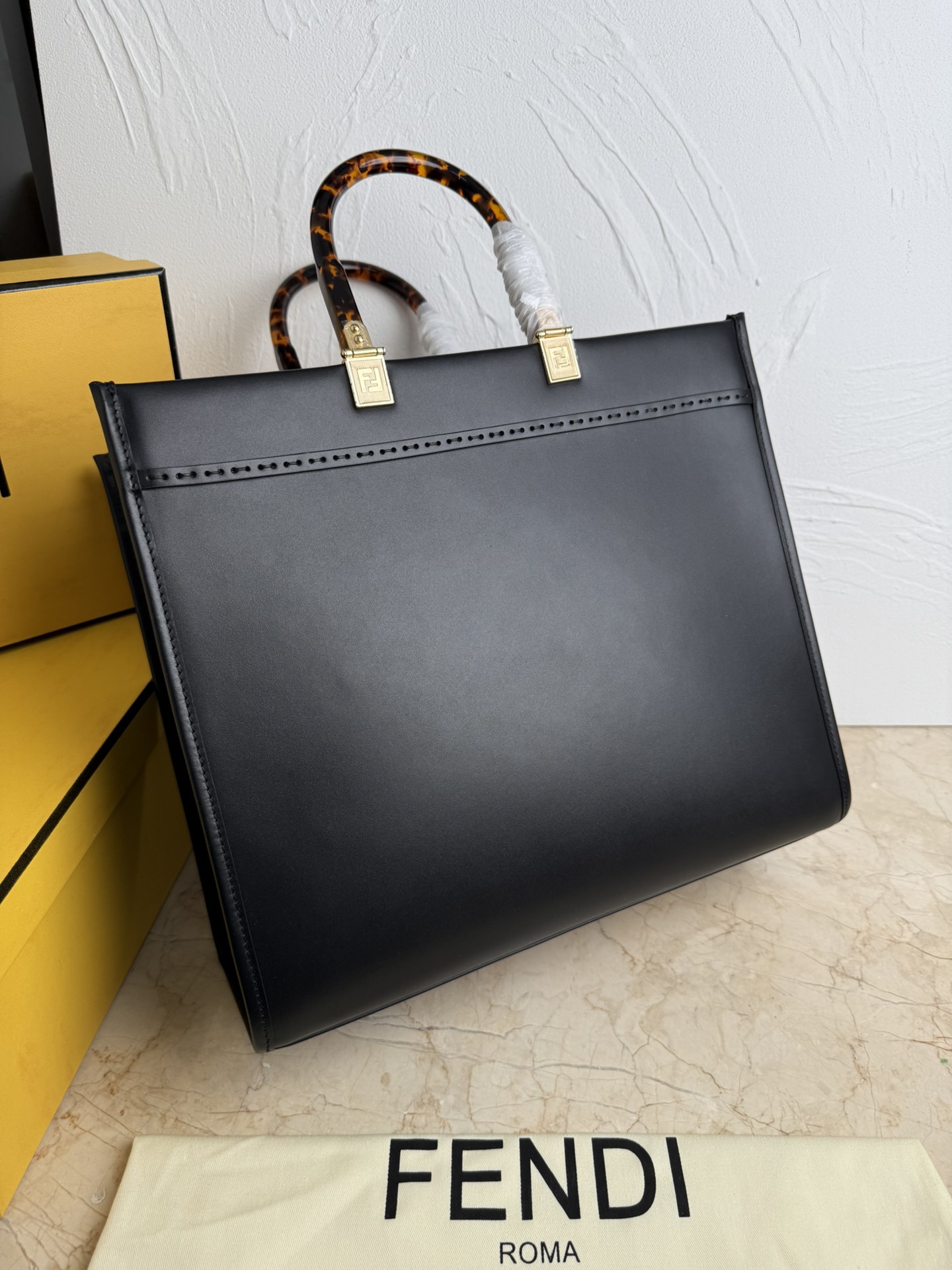 Fendi 中号阳光购物手提袋Sunshine中号棕色皮革手提袋