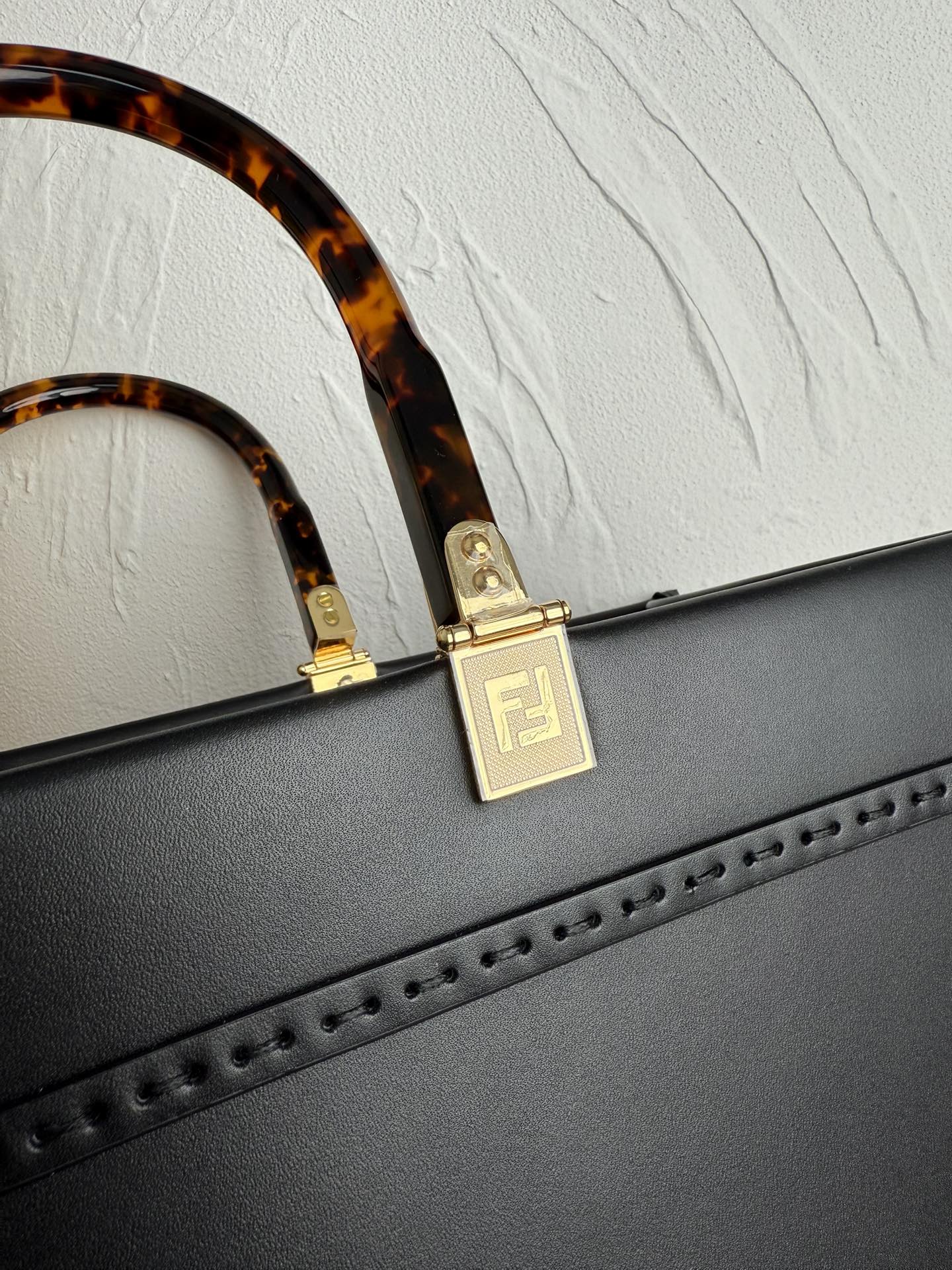 Fendi 中号阳光购物手提袋Sunshine中号棕色皮革手提袋