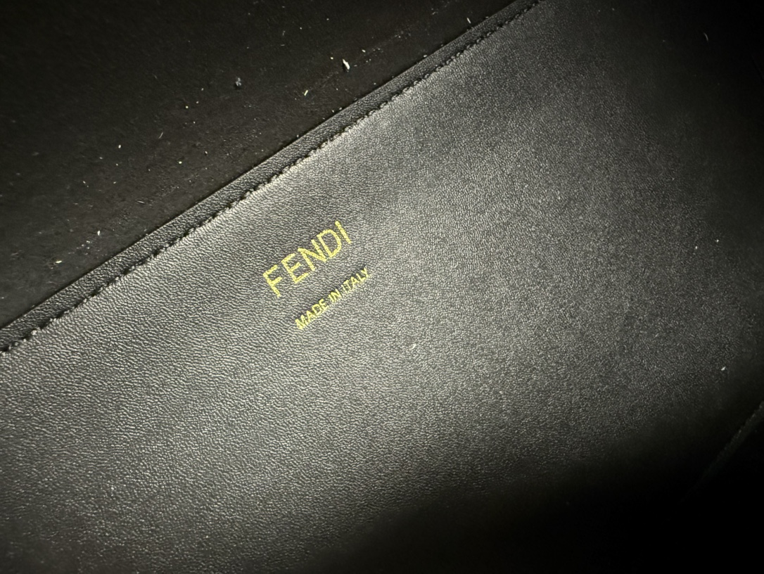 Fendi 中号阳光购物手提袋Sunshine中号棕色皮革手提袋