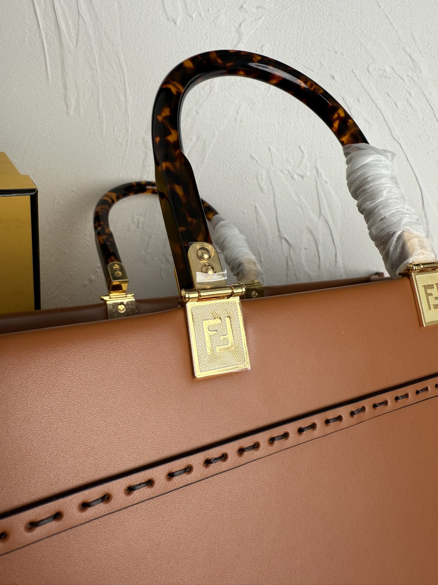Fendi 大号TOTE 托特包“阳光手提袋”