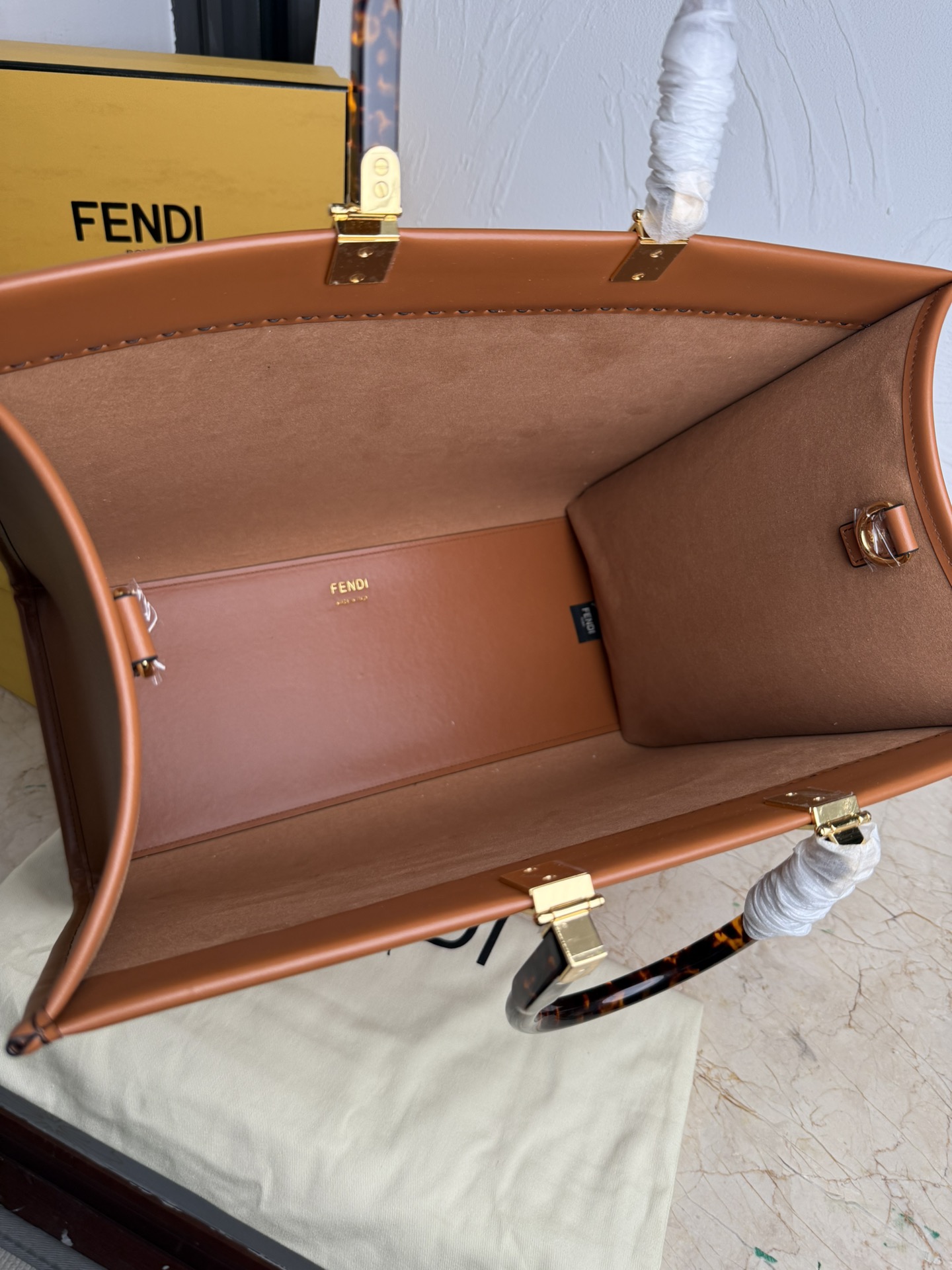 Fendi 大号TOTE 托特包“阳光手提袋”