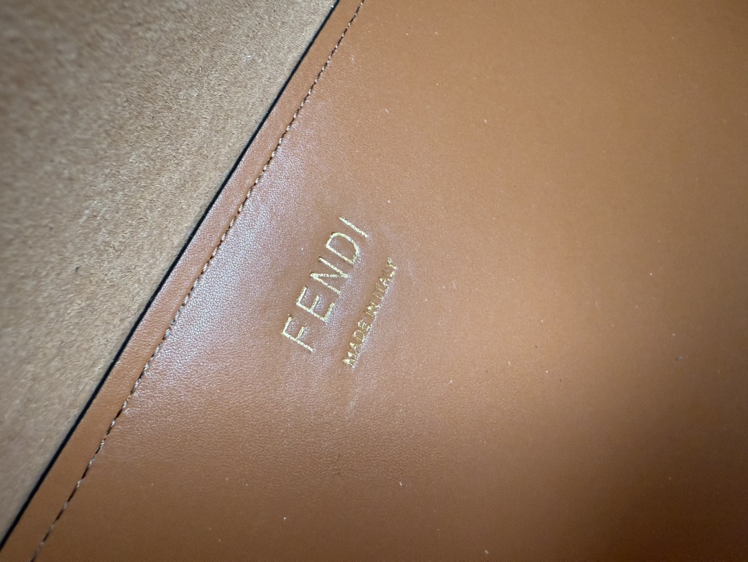 Fendi 大号TOTE 托特包“阳光手提袋”