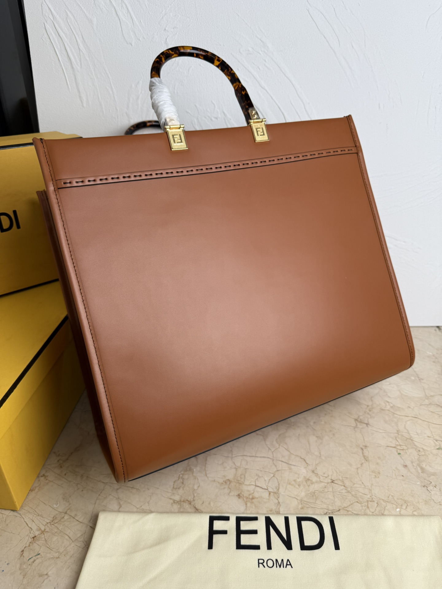 Fendi 大号TOTE 托特包“阳光手提袋”