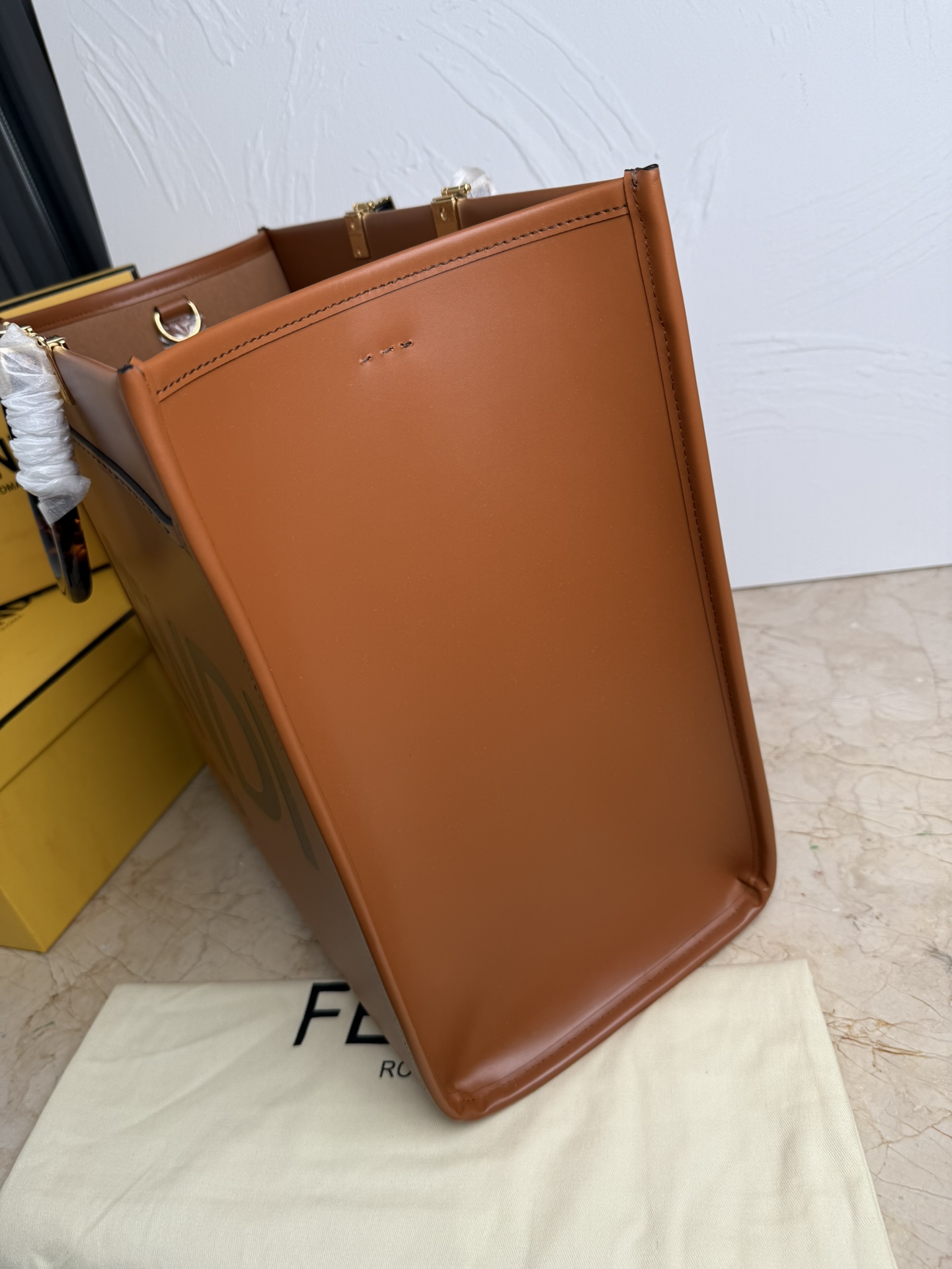 Fendi 大号TOTE 托特包“阳光手提袋”