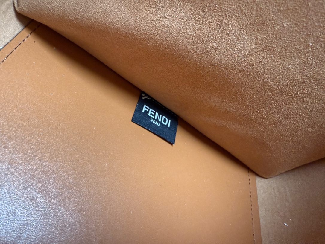 Fendi 大号TOTE 托特包“阳光手提袋”