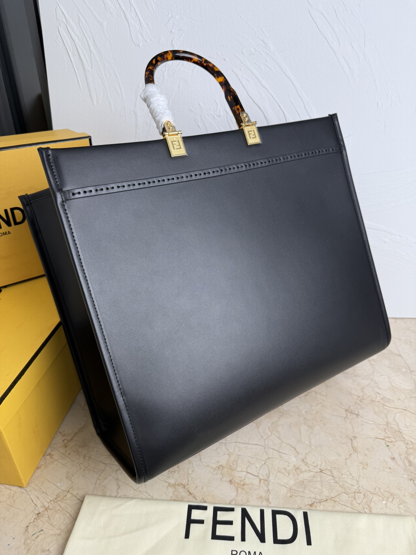 Fendi 大号TOTE 托特包“阳光手提袋”