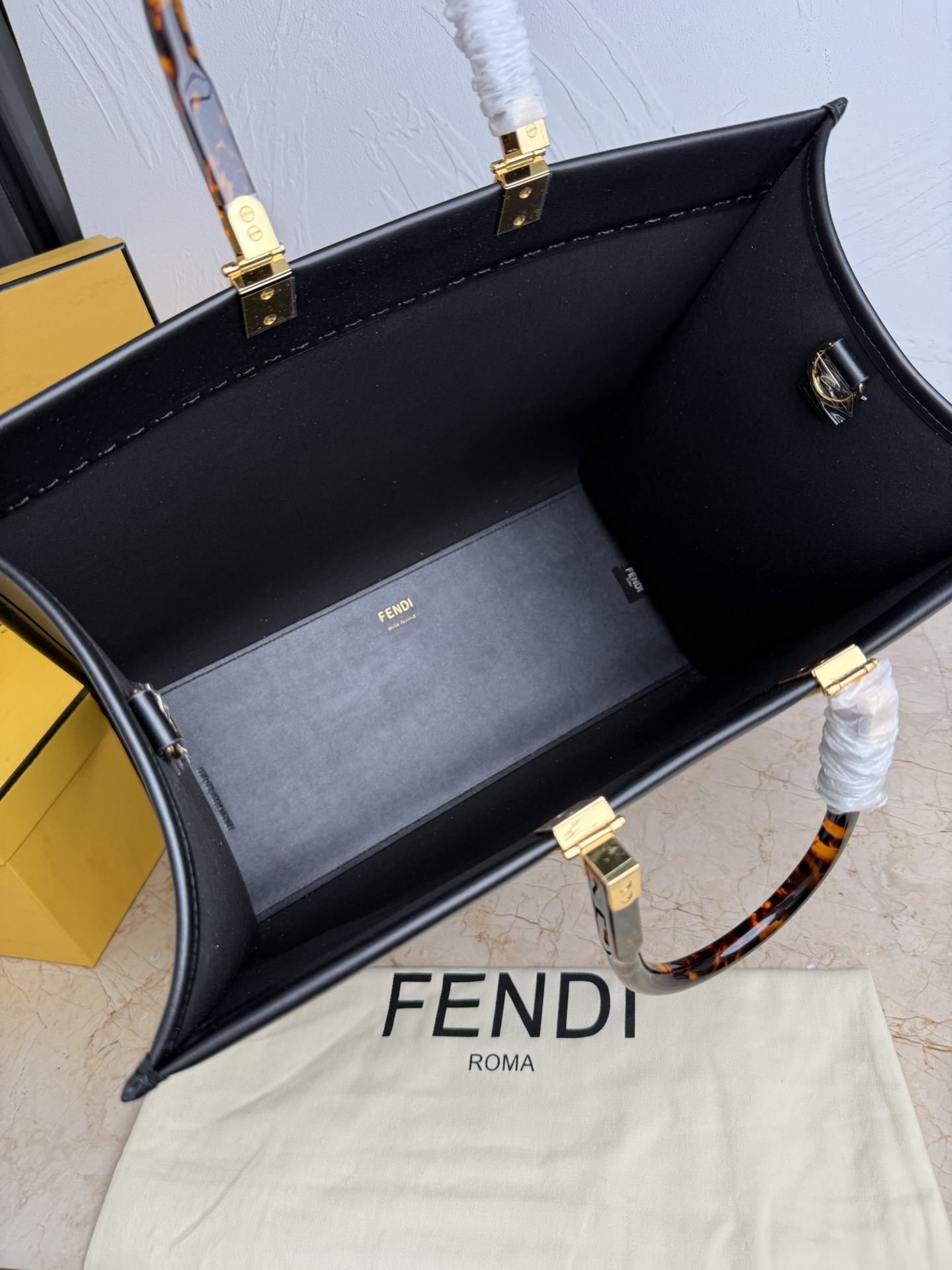 Fendi 大号TOTE 托特包“阳光手提袋”