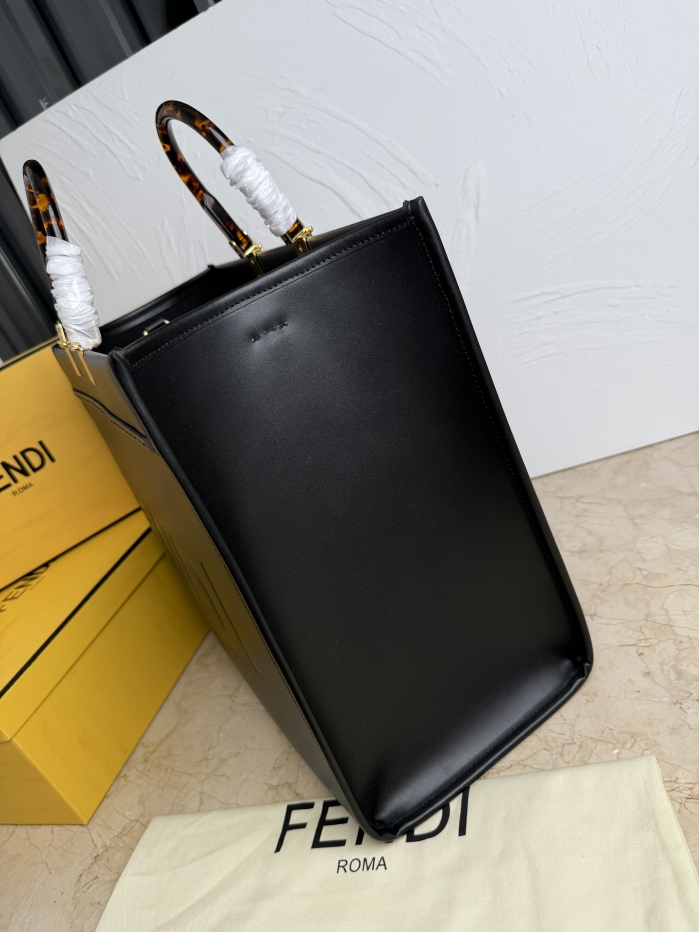Fendi 大号TOTE 托特包“阳光手提袋”