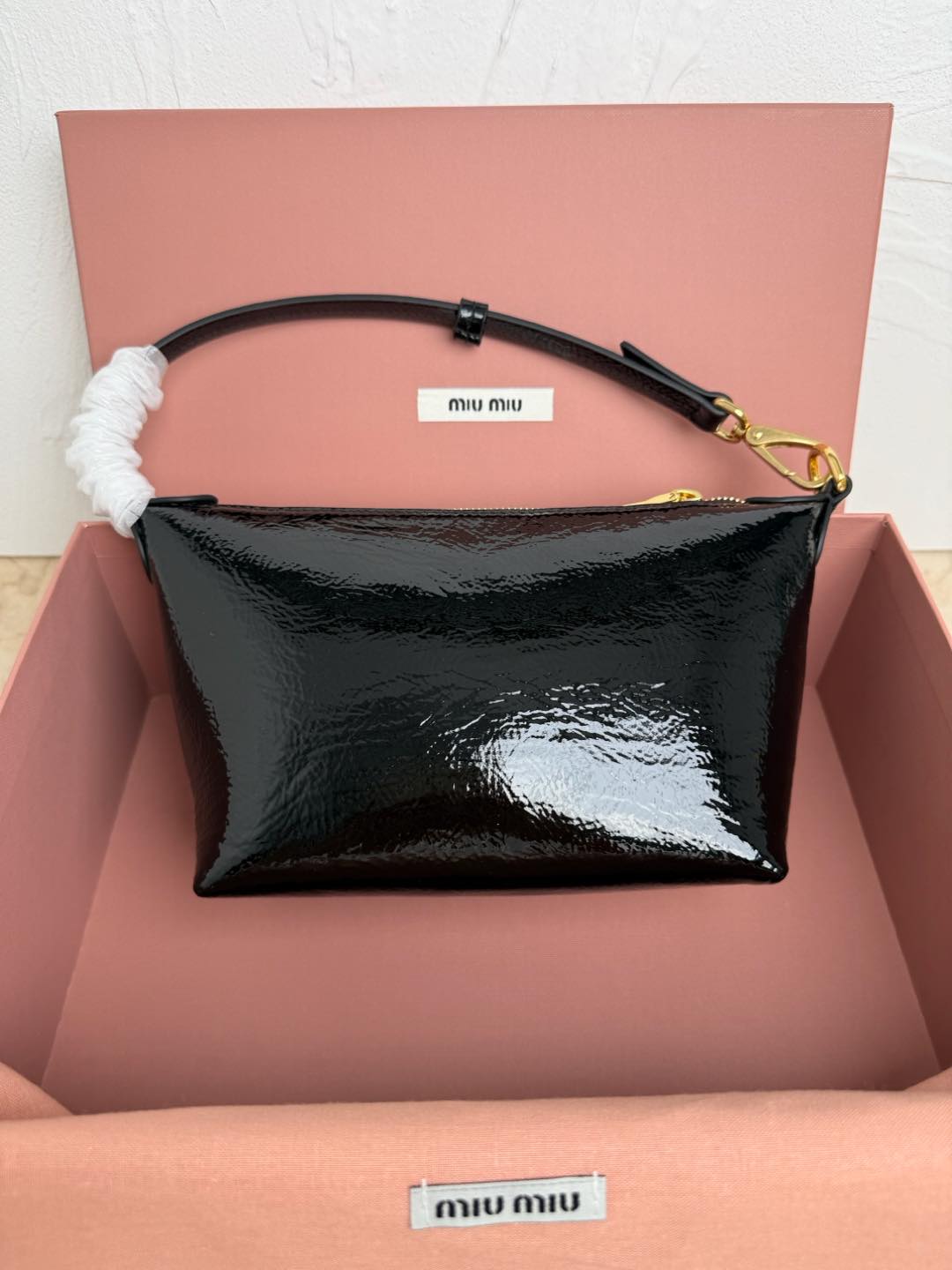 Miu Miu 5NE841 新品油蜡漆皮饭盒包 独特的冰裂纹理 正面标志性 Miu金额logo