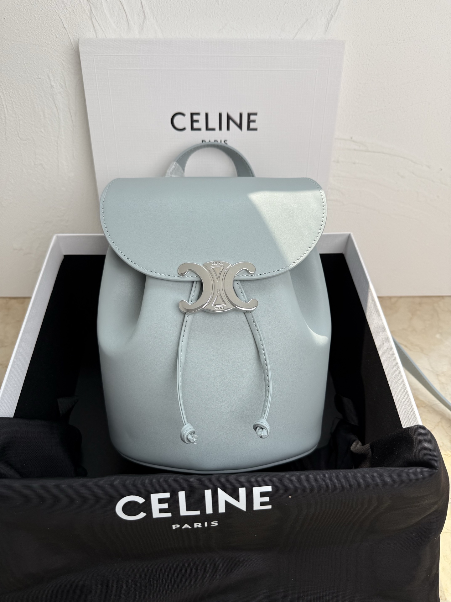 NO:205315,Genuine grade new style shipments, CELINE BONNIE smooth cowhide backpack, sheepskin lining, portable, shoulder back and one-shoulder back, TRIOMPHE magnetic buckle, drawstring leather strap, leather handle, length 8cm adjustable shoulder strap, minimum length 34cm, maximum length 45cm, size: 25x18x13 Number: 118703, Celine, celine, celine, backpacks, cowhide, sheepskin19860909正品级 新款出货,CELINE BONNIE光滑牛皮革背包,羊皮革衬里,手提、双肩背和单肩背,TRIOMPHE磁扣,抽绳皮革系带,皮革提手 ,长度8cm 可调节肩带,最小长度34cm,最大长度45cm, 尺寸:25x18x13 编号:118703,赛琳celine,celine,celine,backpacks,cowhide,sheepskin,Bag