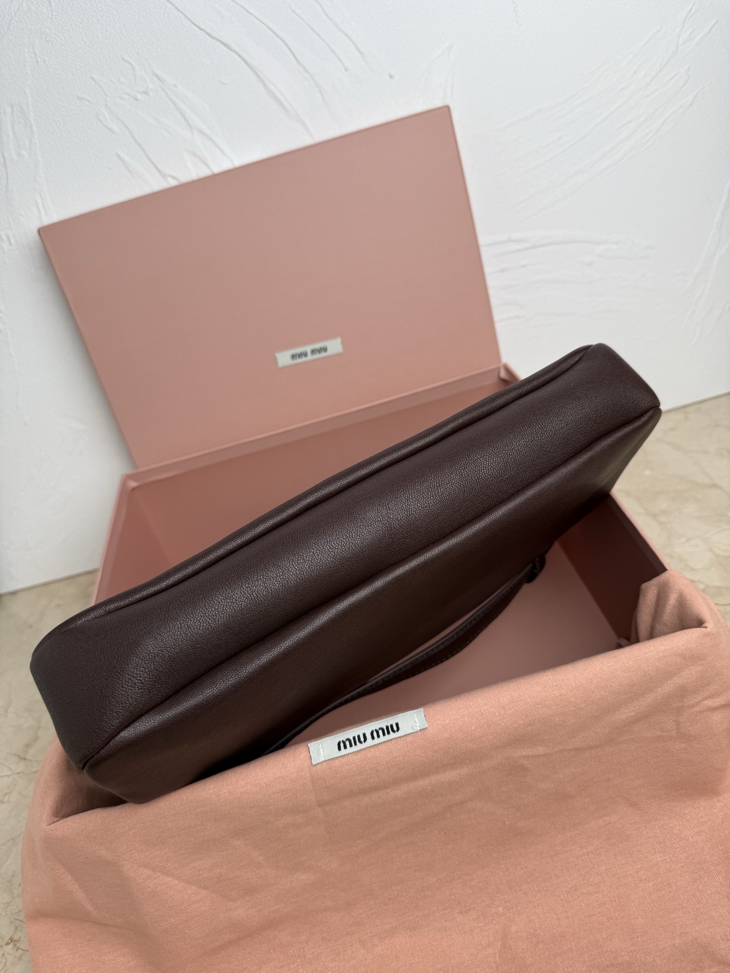 Prada 新品新品 腋下中古包 采用全新柔脂羊皮