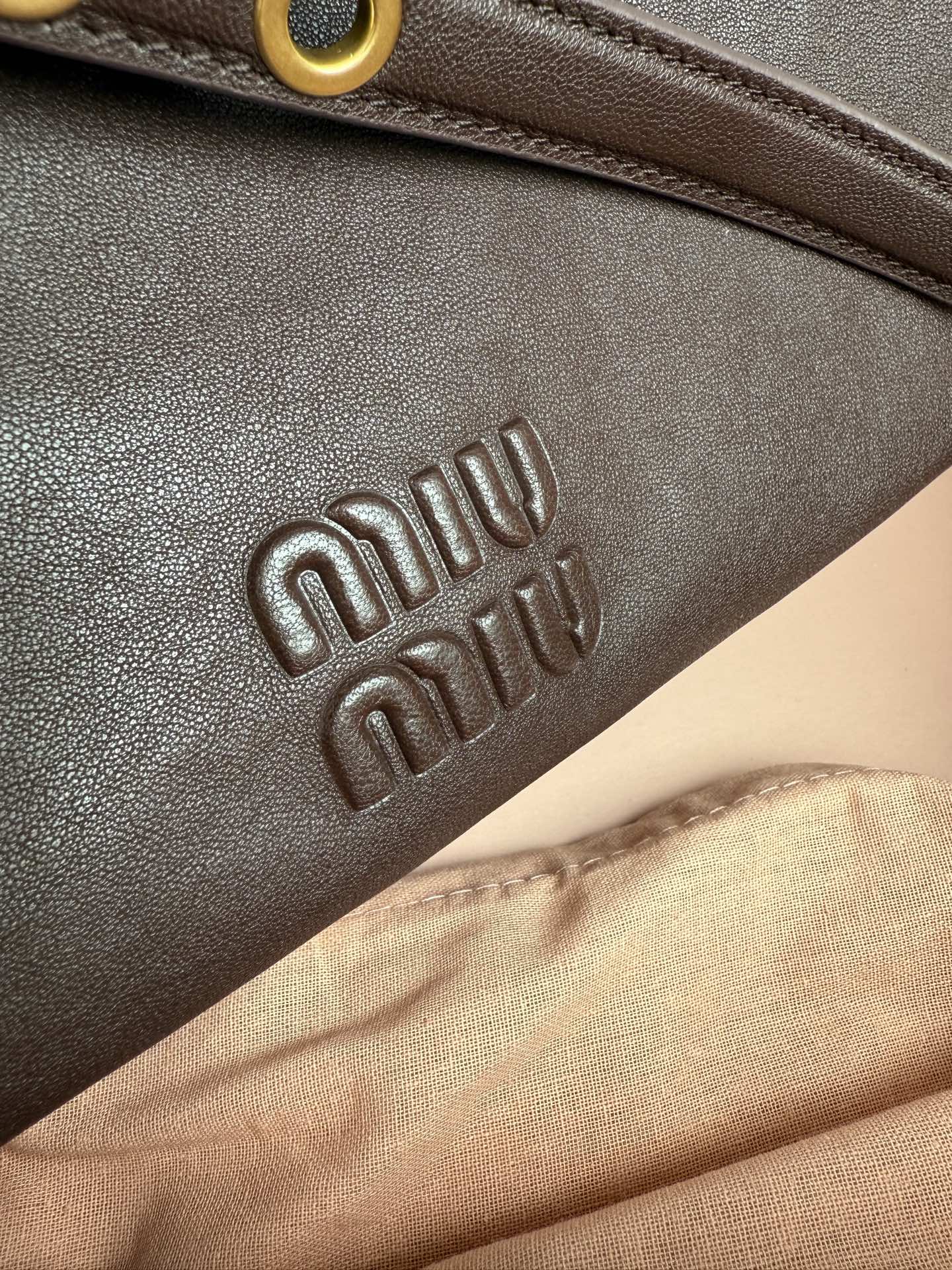 Prada 新品新品 腋下中古包 采用全新柔脂羊皮