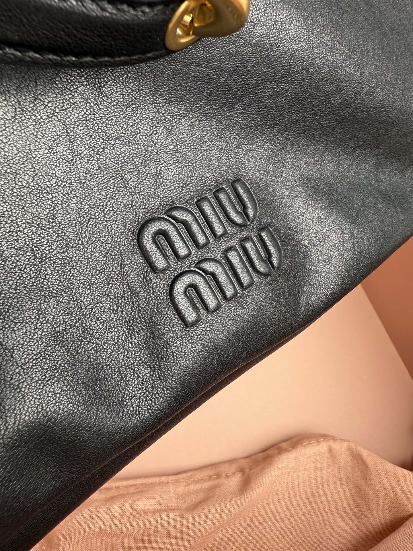 Prada 新品新品 腋下中古包 采用全新柔脂羊皮