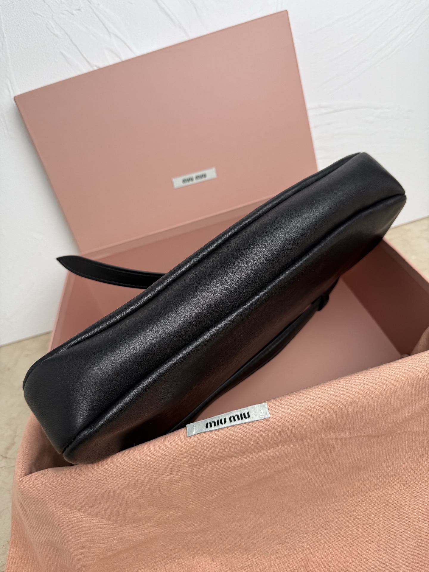 Prada 新品新品 腋下中古包 采用全新柔脂羊皮