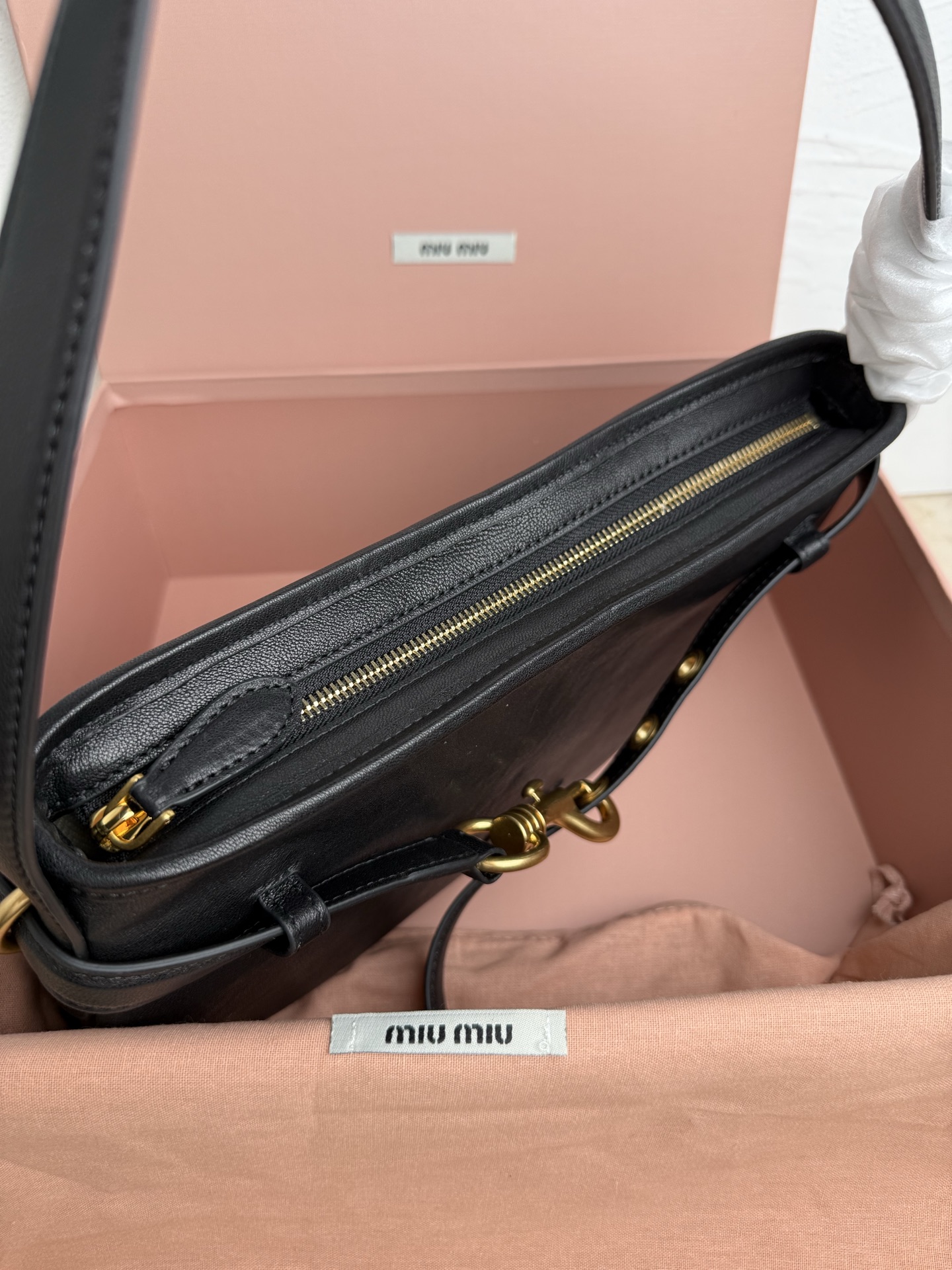 Prada 新品新品 腋下中古包 采用全新柔脂羊皮