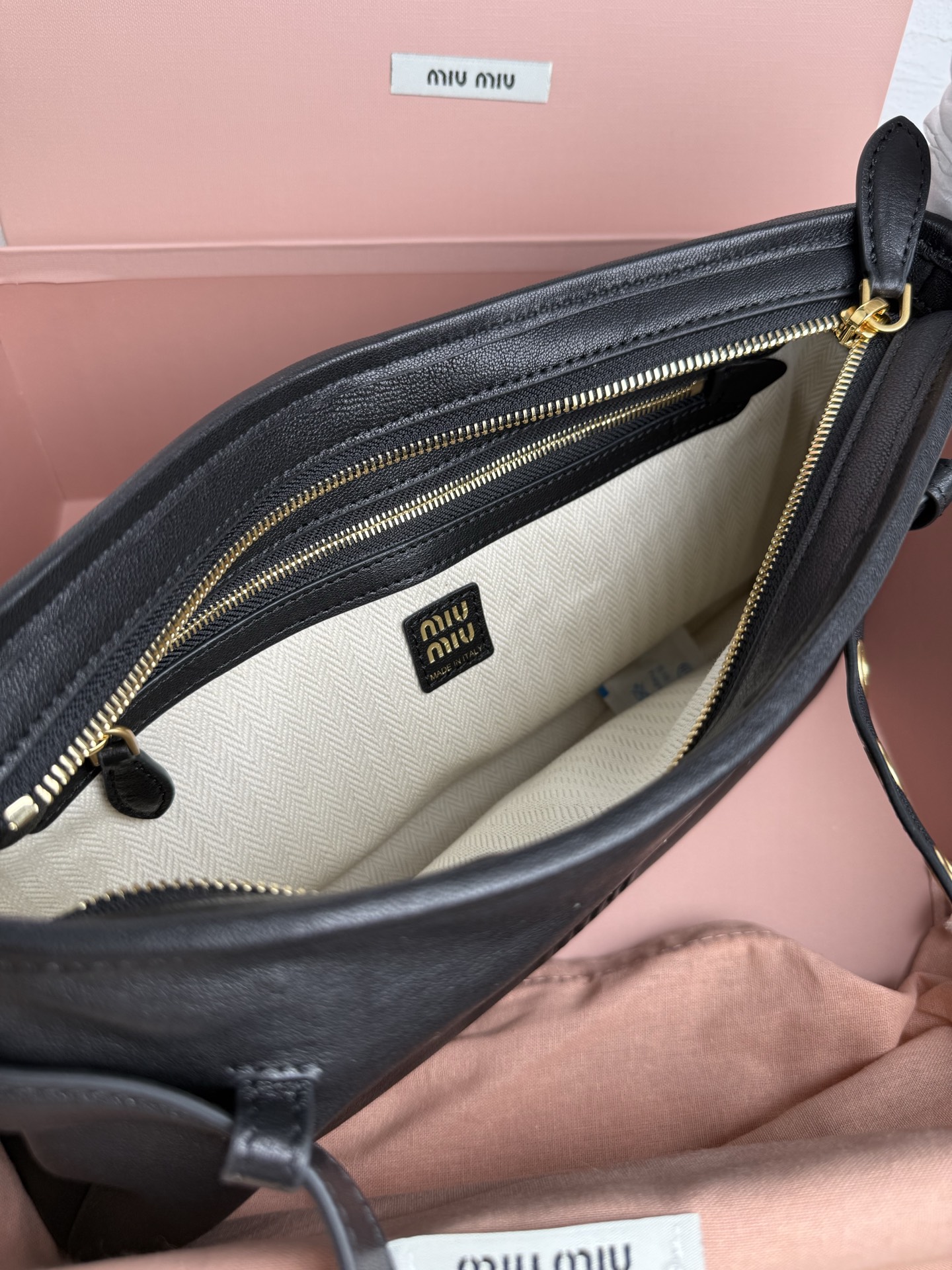 Prada 新品新品 腋下中古包 采用全新柔脂羊皮