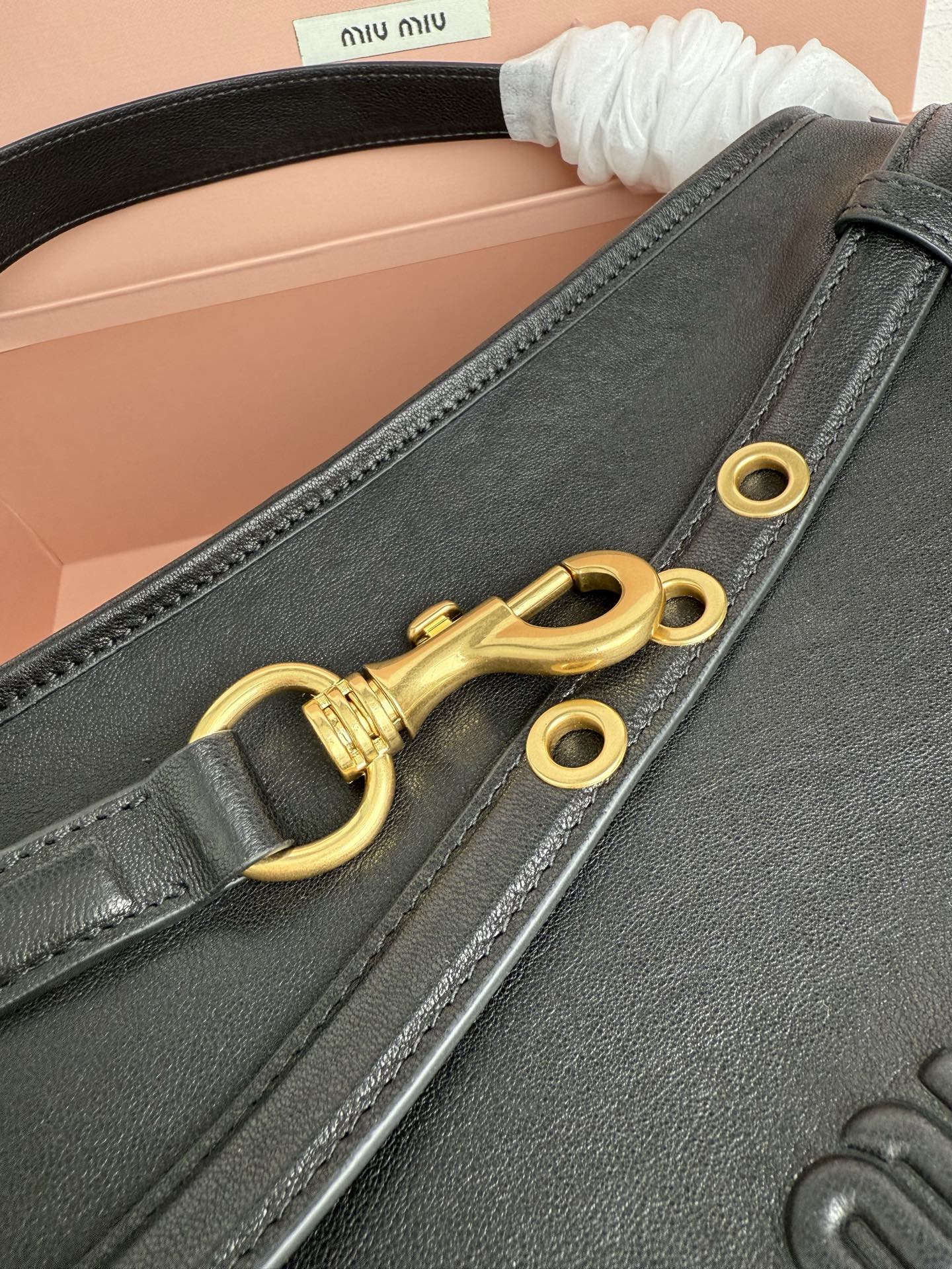 Prada 新品新品 腋下中古包 采用全新柔脂羊皮